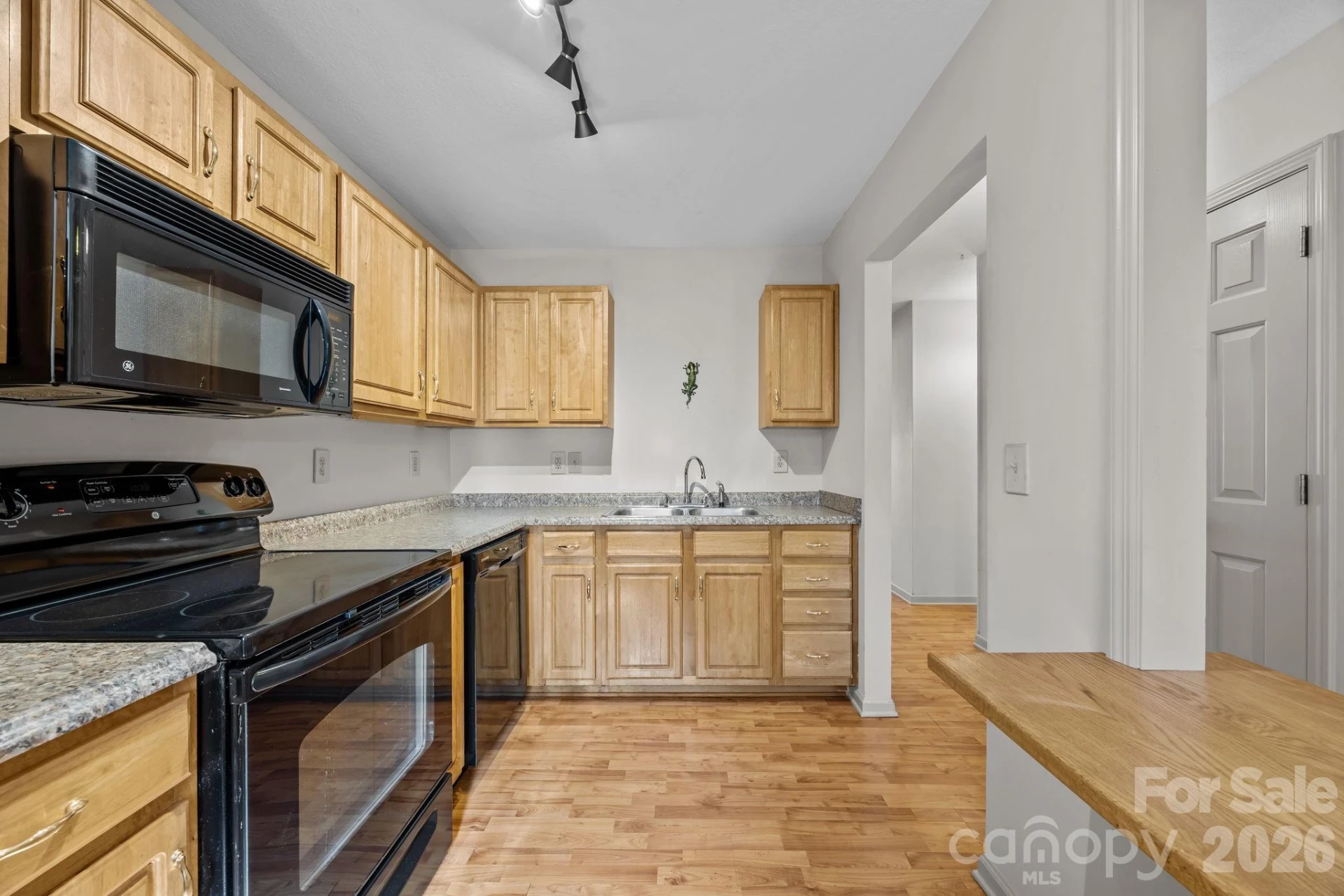704 Carlyle Way - Photo 16