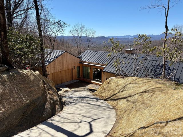 1882 Connestee Trail