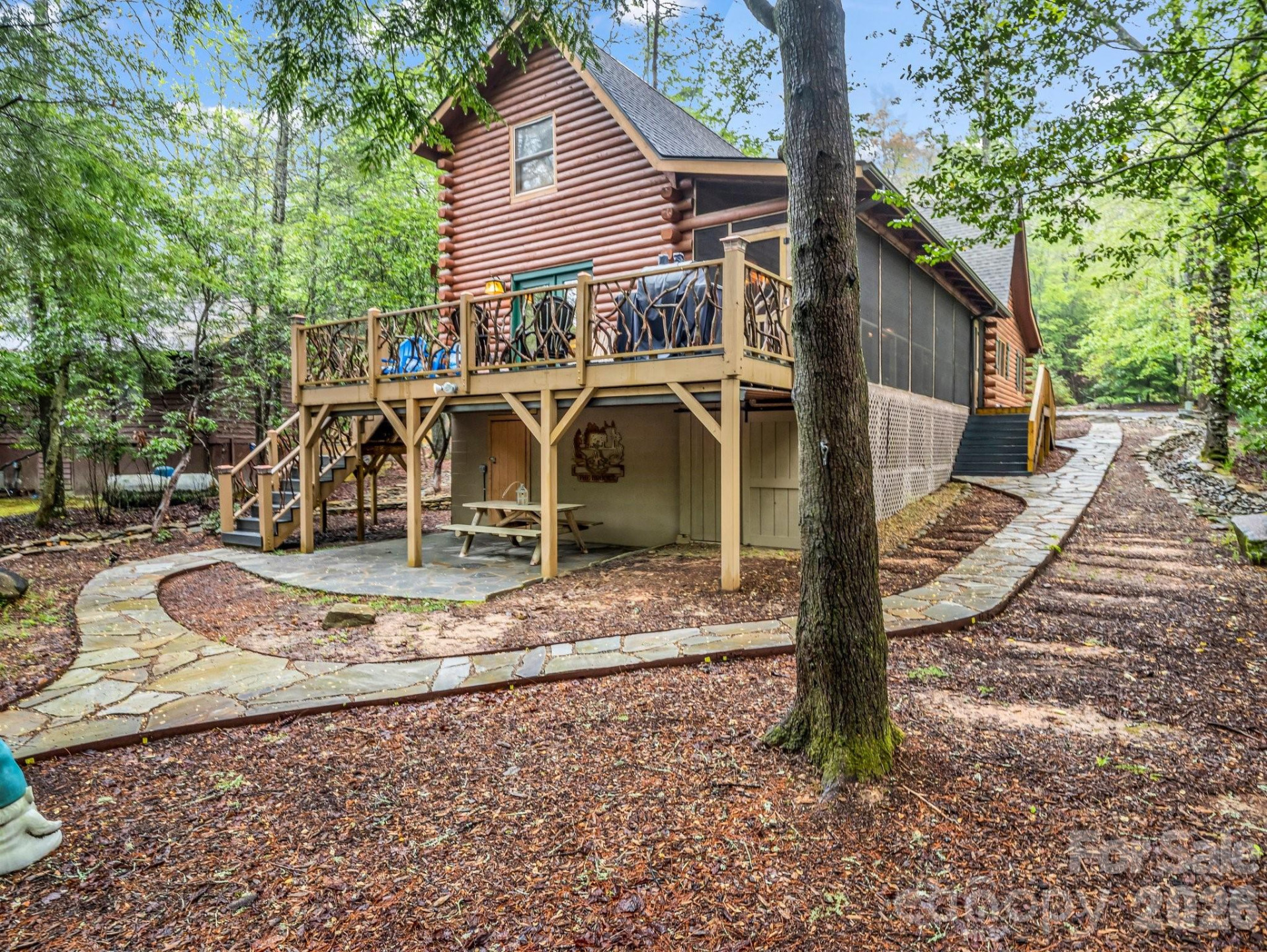 1040 Soquili Drive - Photo 3