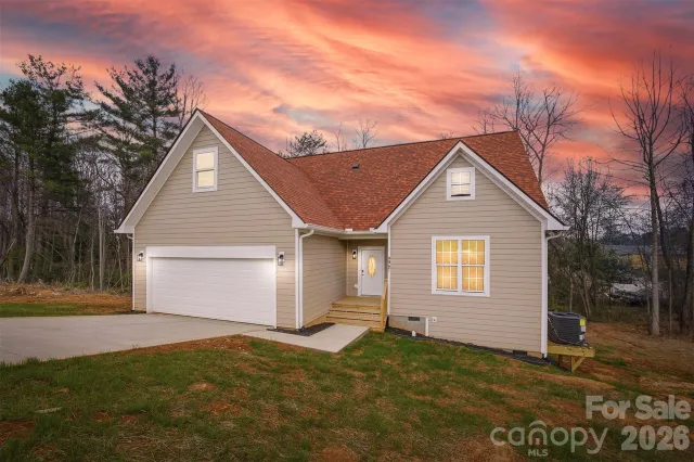 9067 McCray Farms Drive, Hickory, NC, 28601