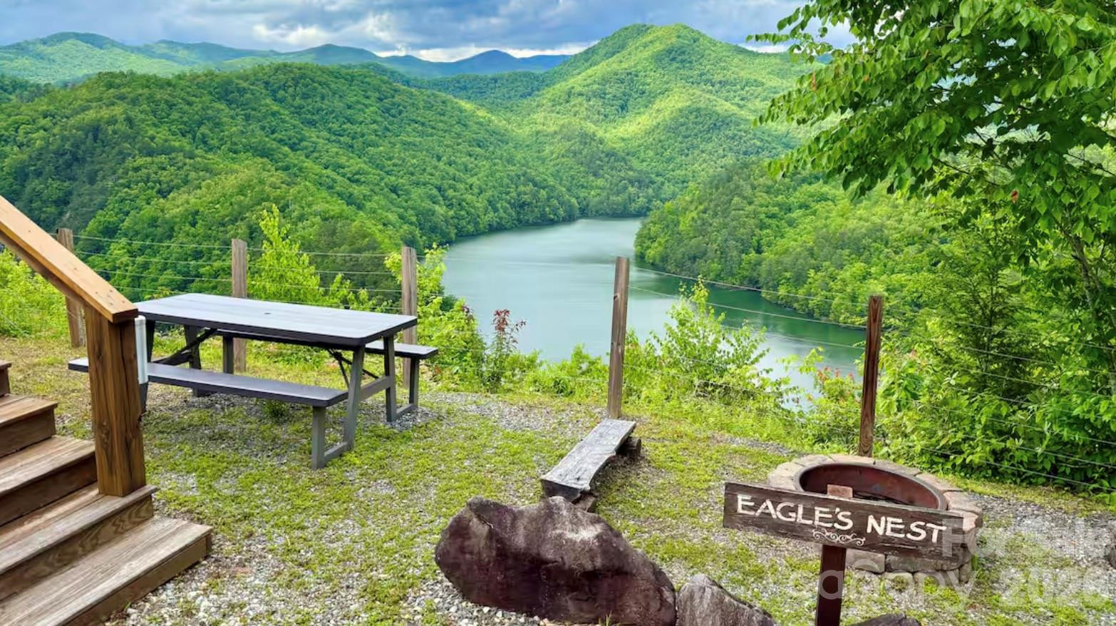 1628 Round Hill Road - Photo 2