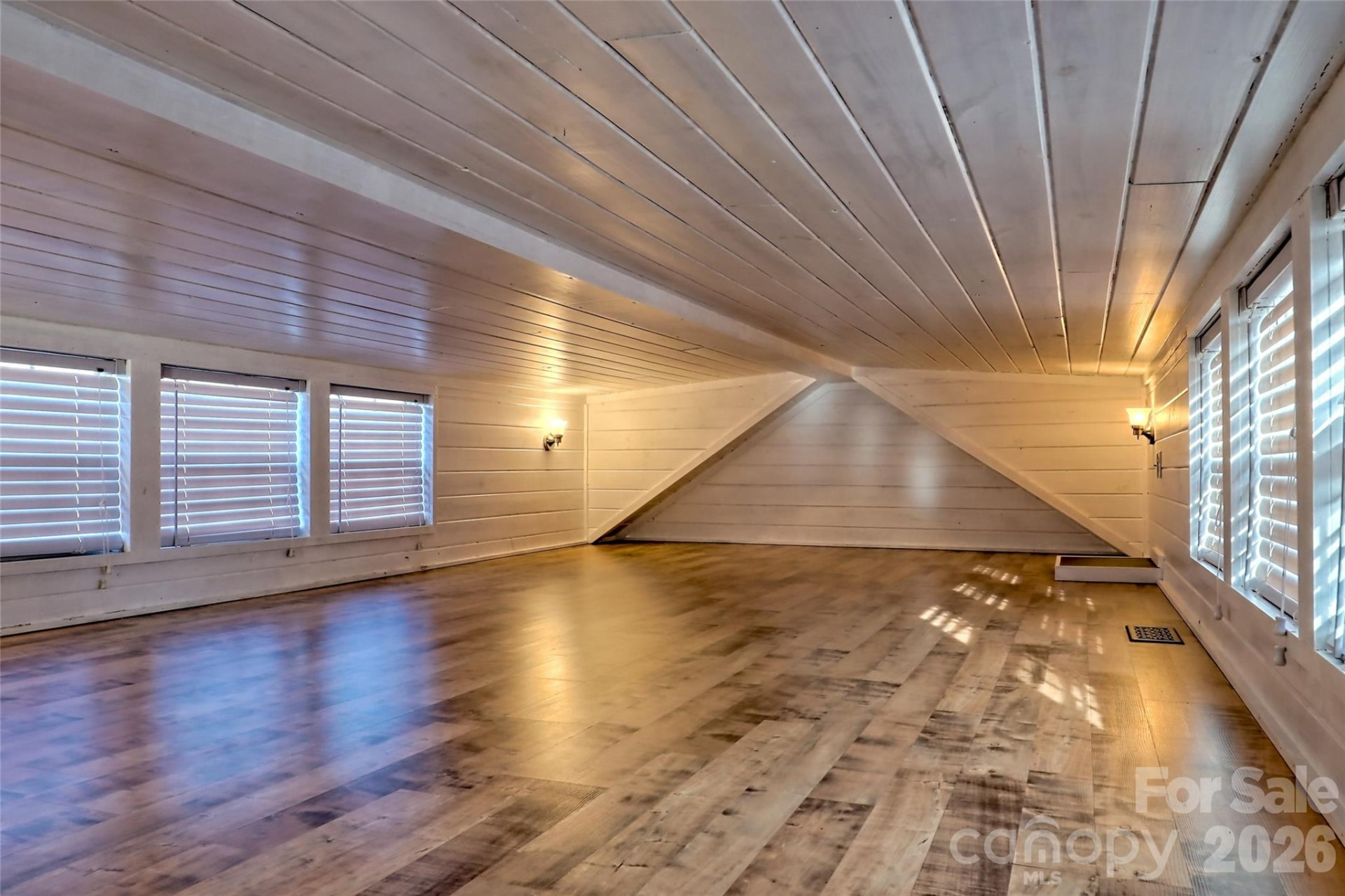 1628 Round Hill Road - Photo 15