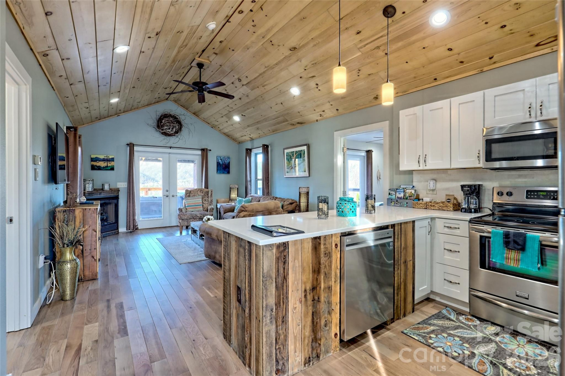 1628 Round Hill Road - Photo 20