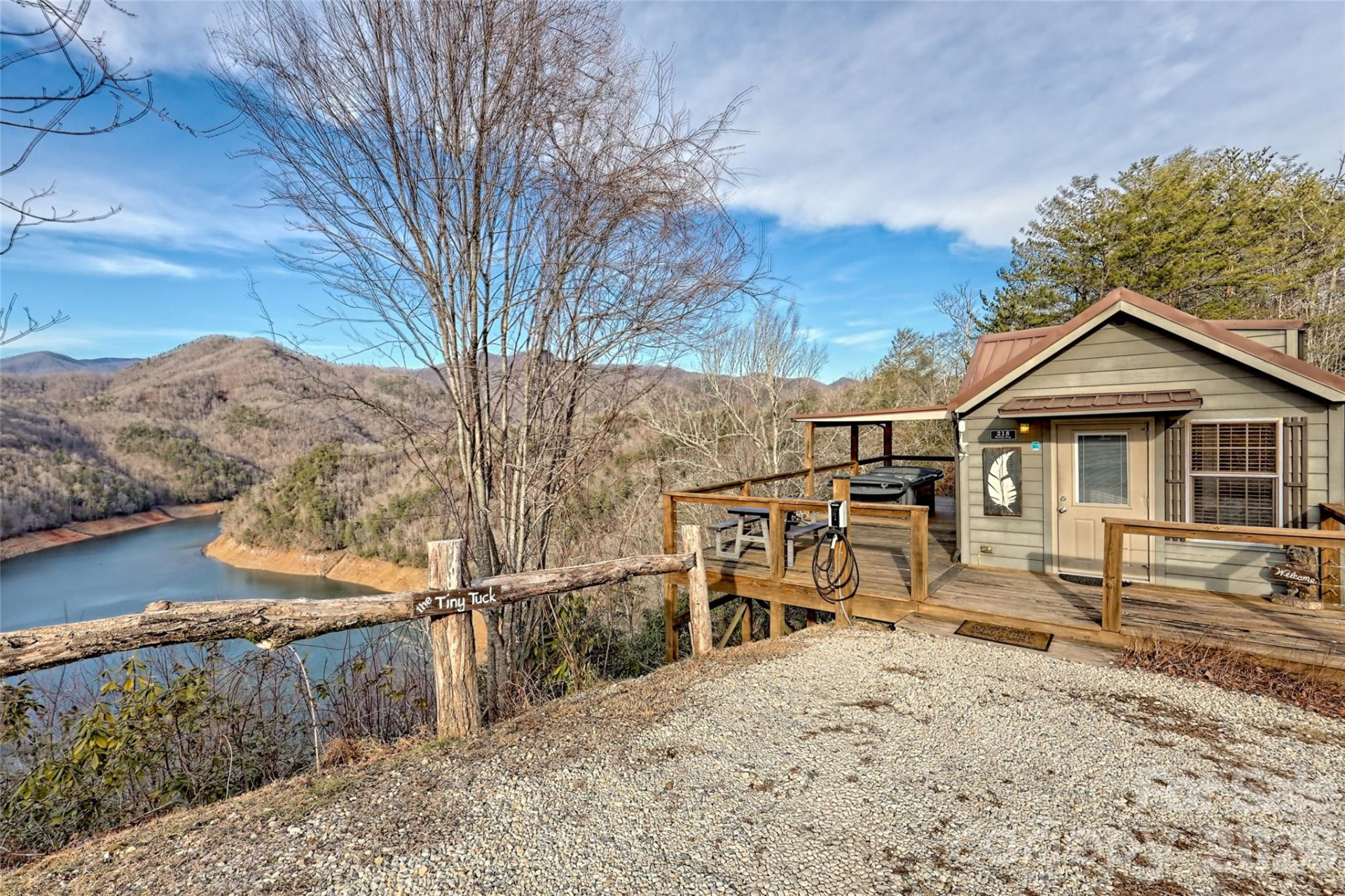 1628 Round Hill Road - Photo 3