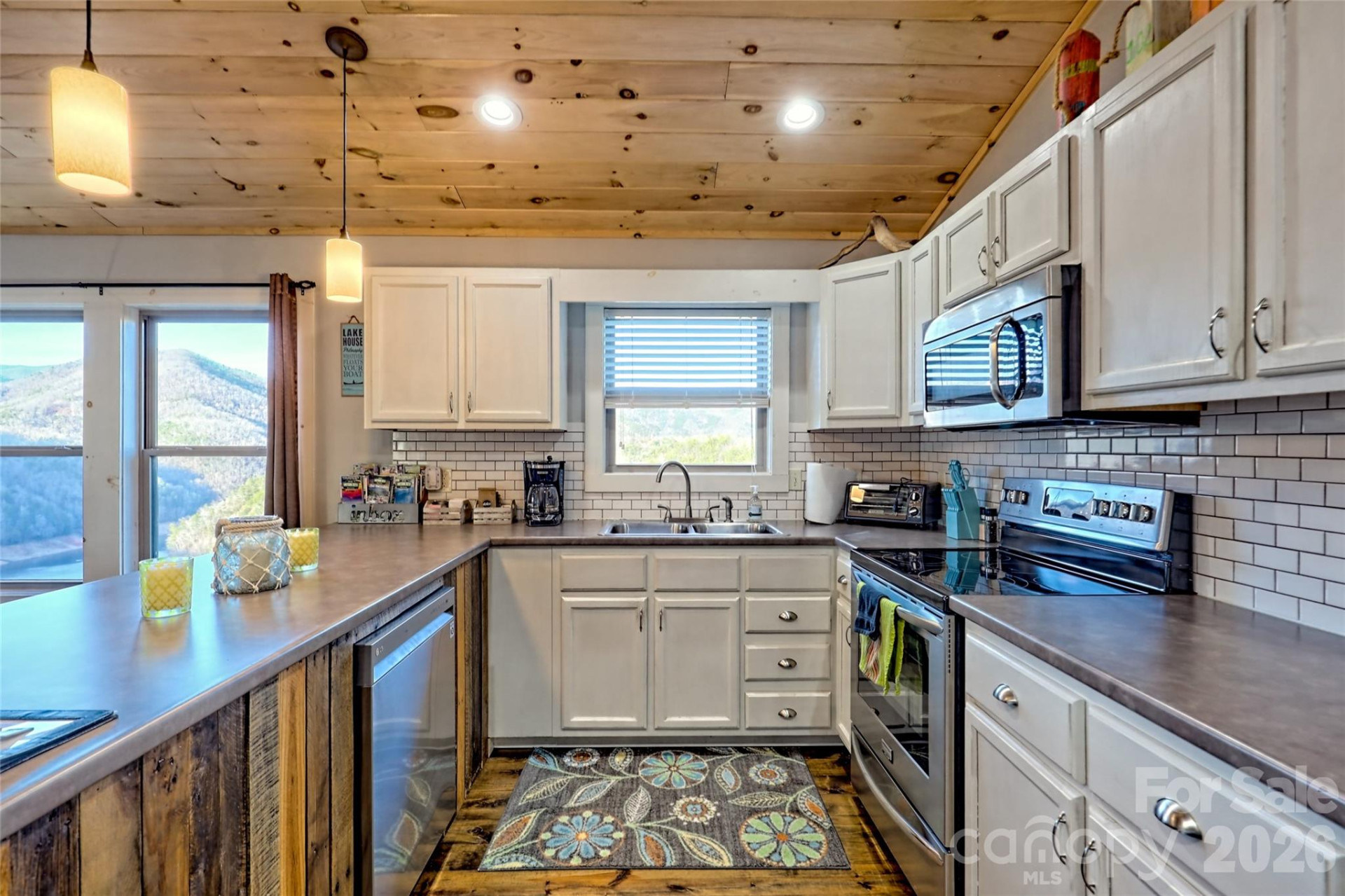 1628 Round Hill Road - Photo 39