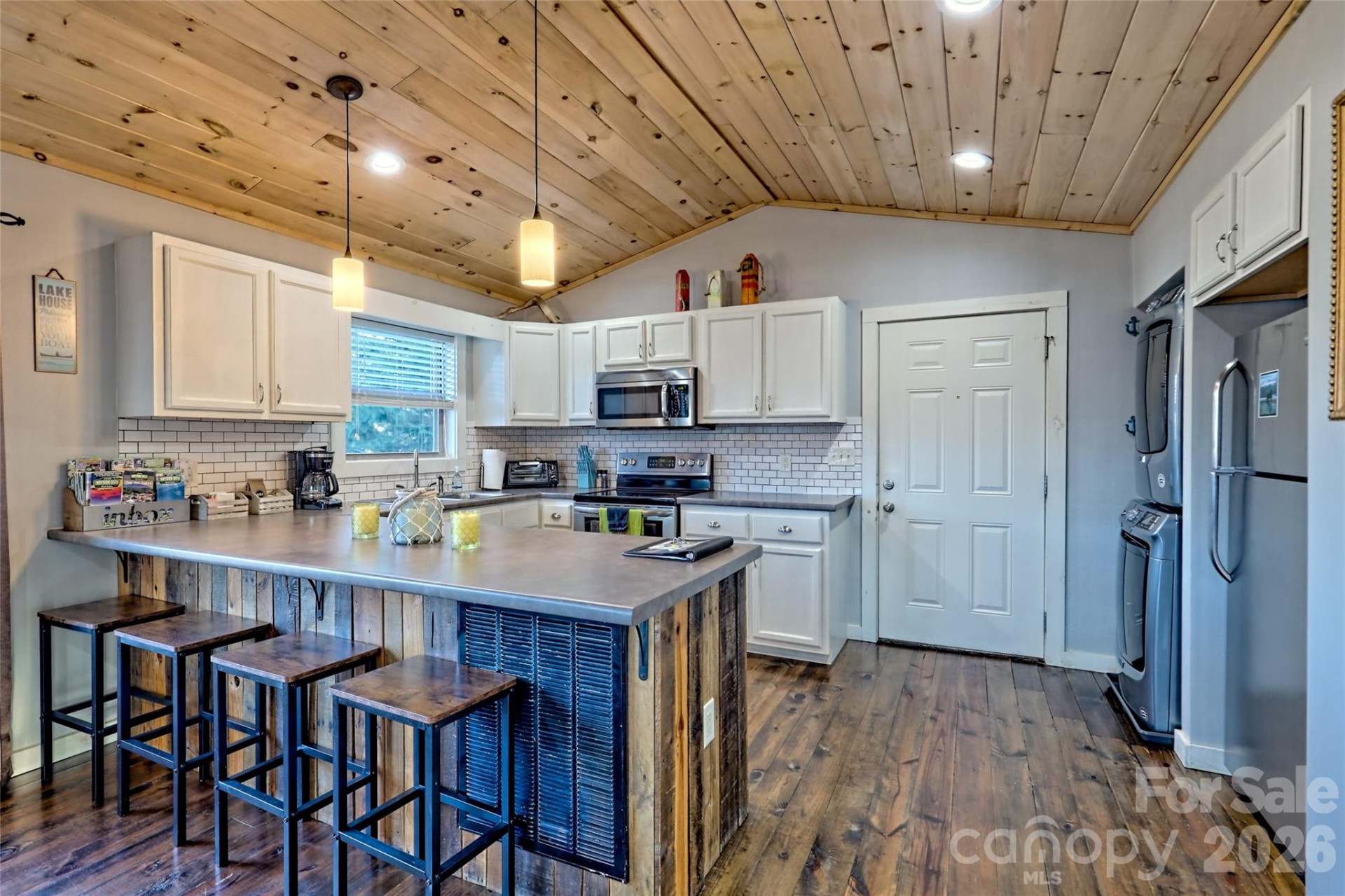 1628 Round Hill Road - Photo 40