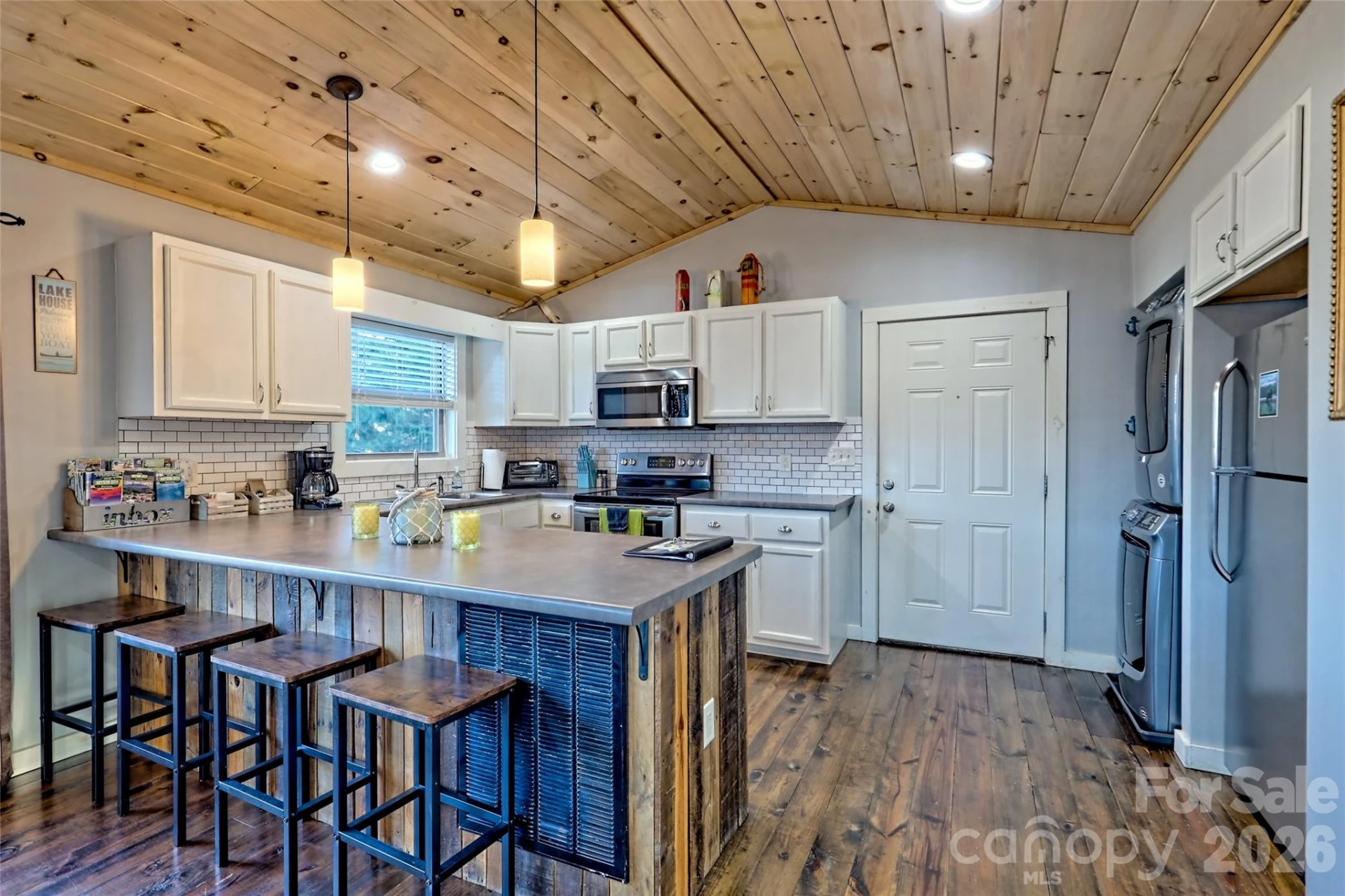 1628 Round Hill Road - Photo 40