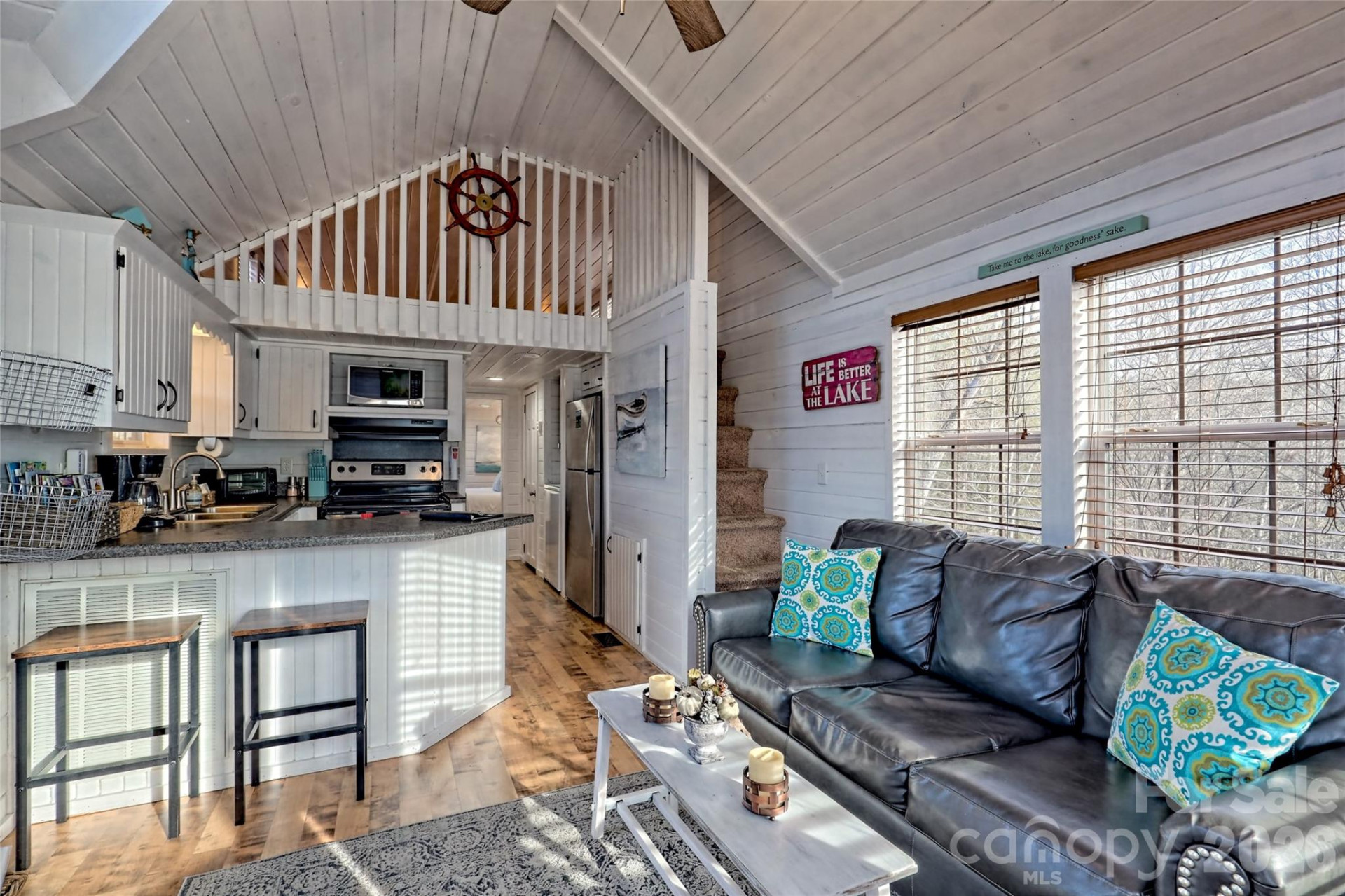 1628 Round Hill Road - Photo 6