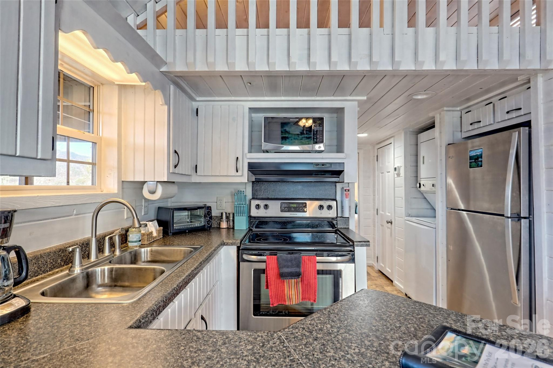 1628 Round Hill Road - Photo 7