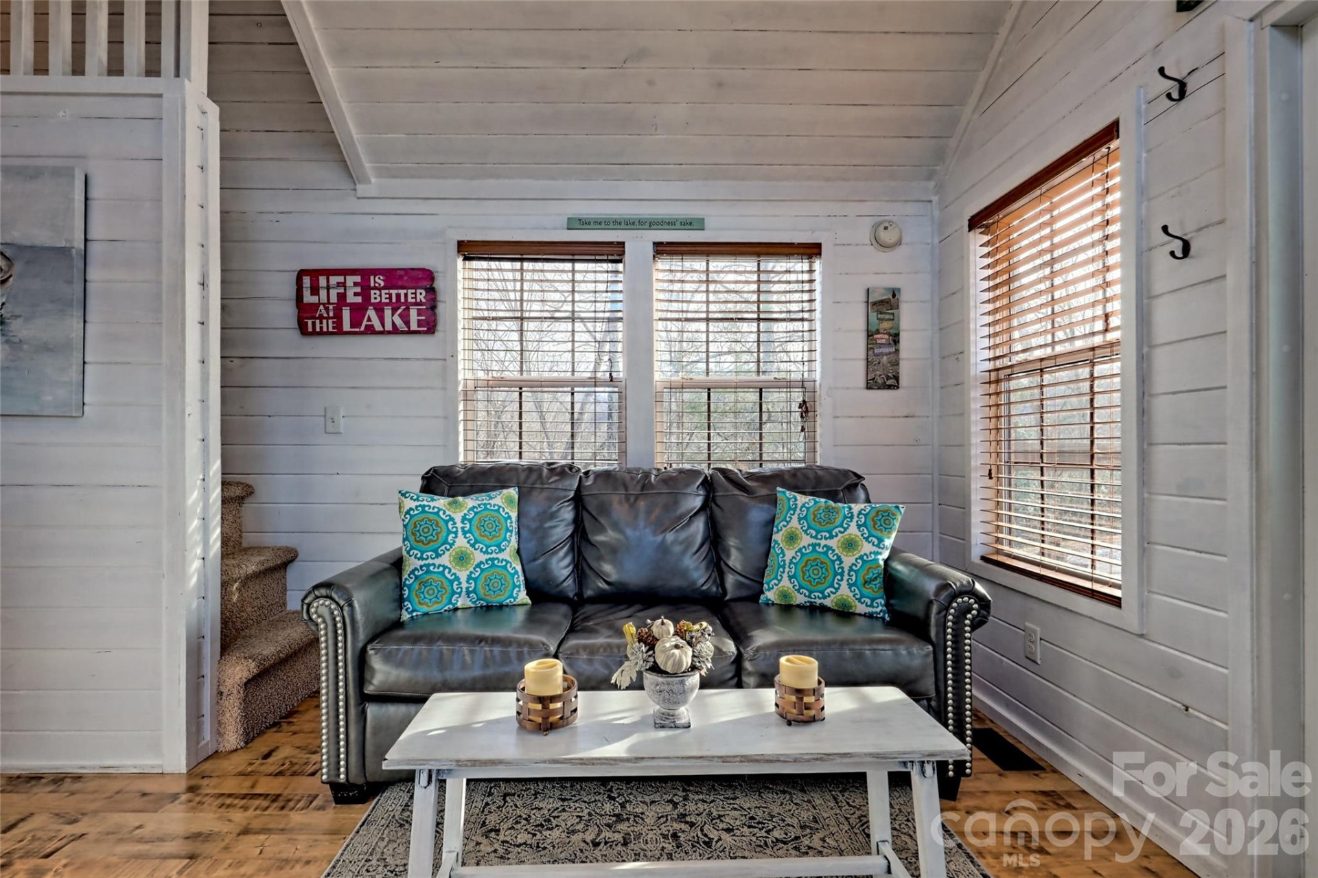 1628 Round Hill Road - Photo 8