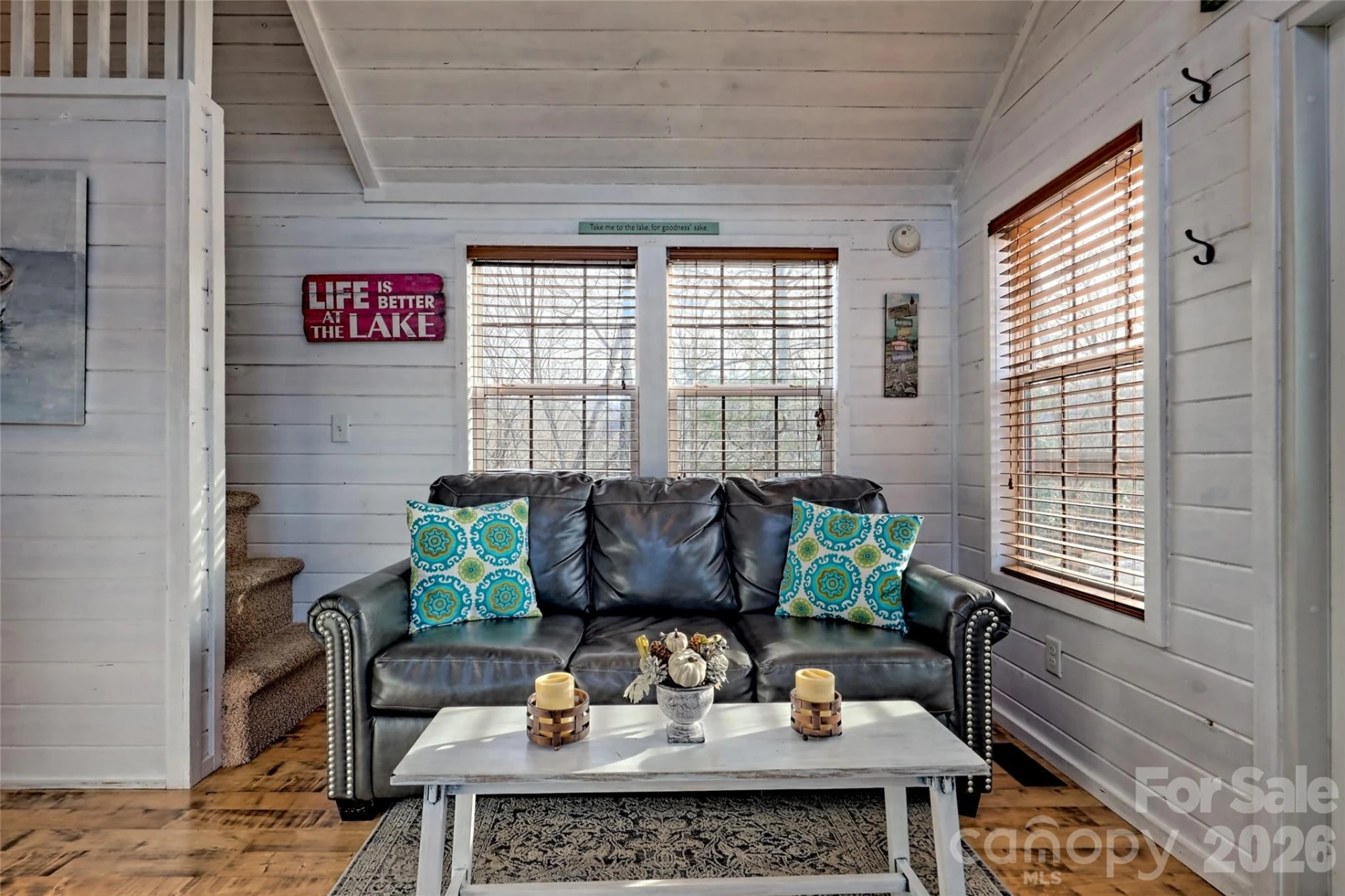 1628 Round Hill Road - Photo 8