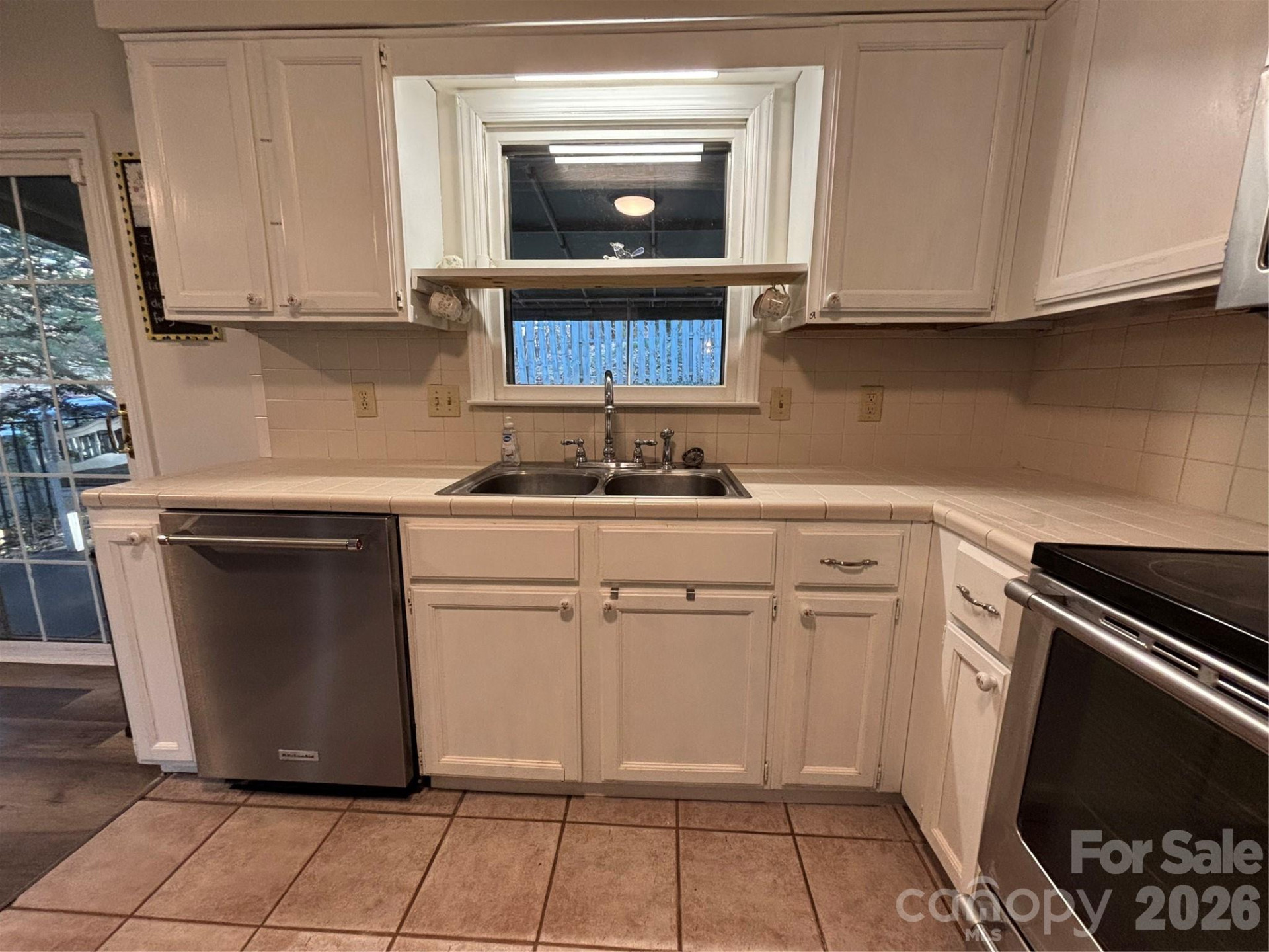 164 Bartlett Street - Photo 8