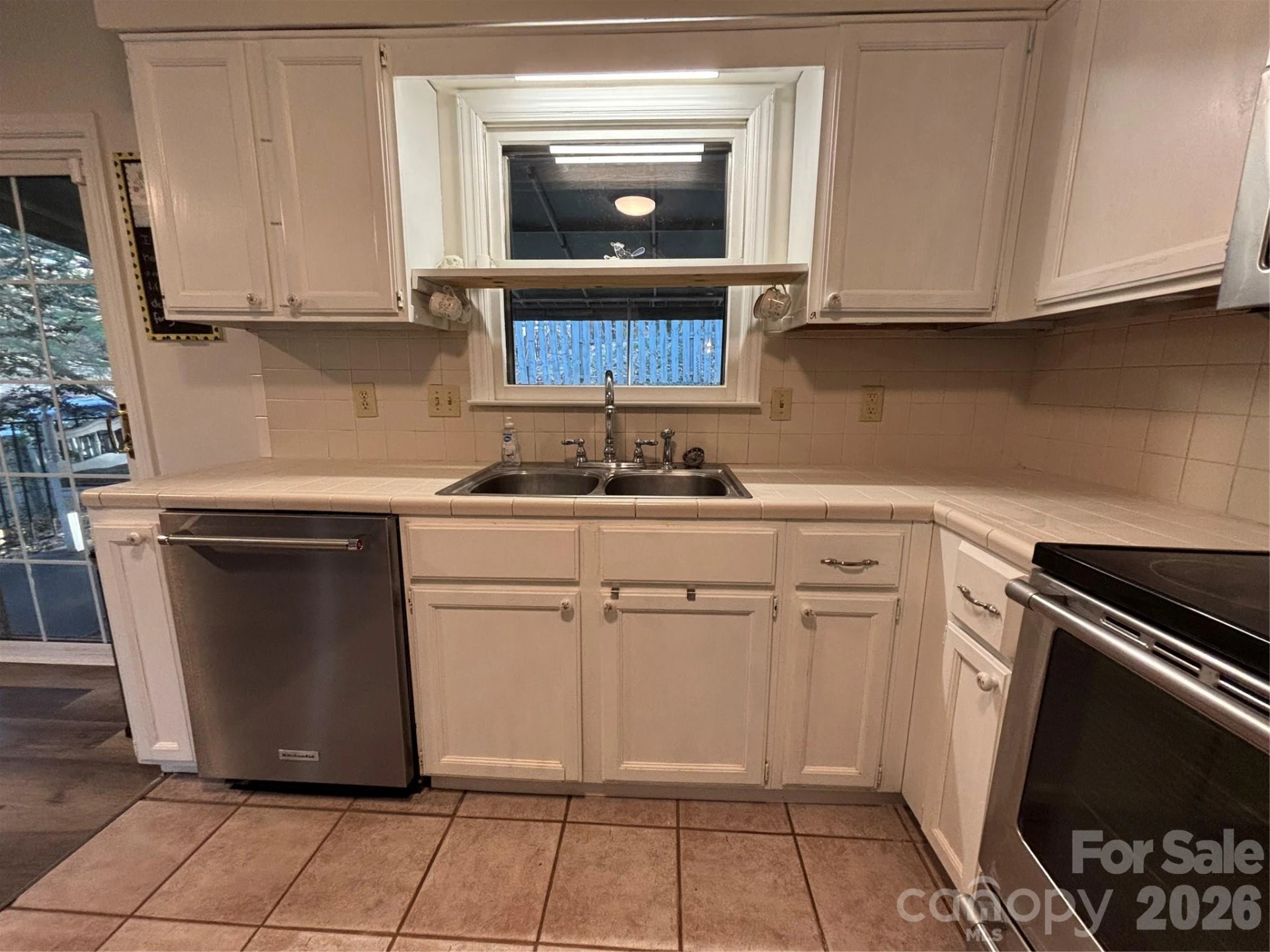 164 Bartlett Street - Photo 8