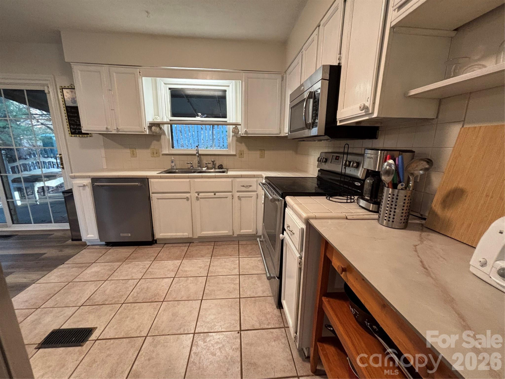 164 Bartlett Street - Photo 10