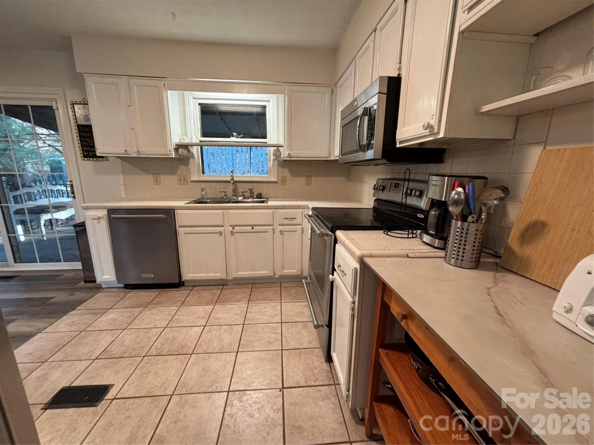 164 Bartlett Street - Photo 10