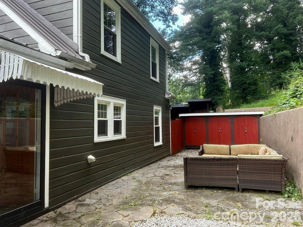 404 Huffman Street - Photo 2
