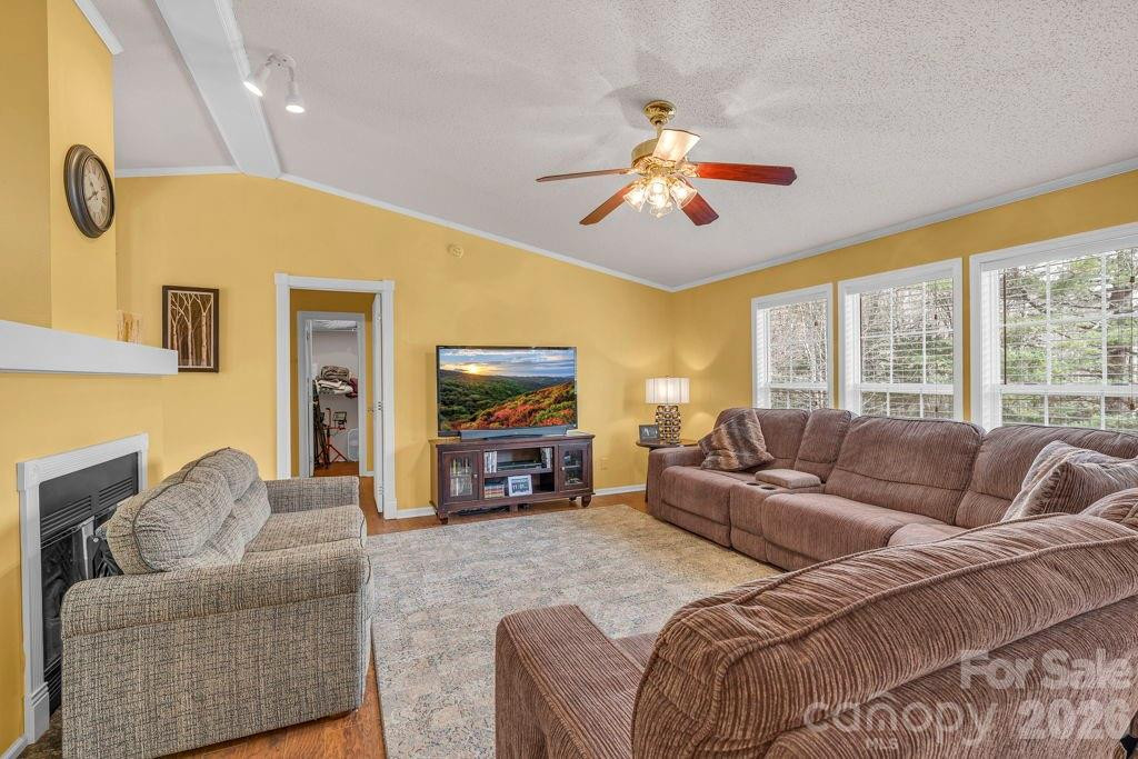 401 Lynn Gap Road - Photo 4