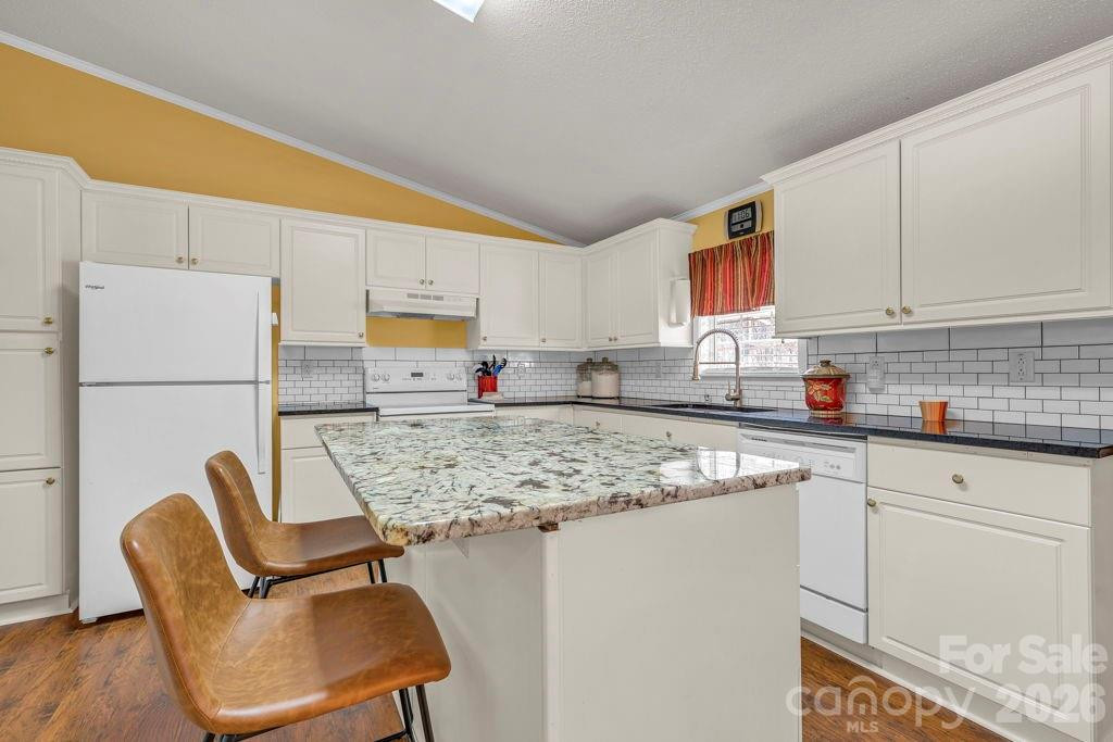 401 Lynn Gap Road - Photo 6