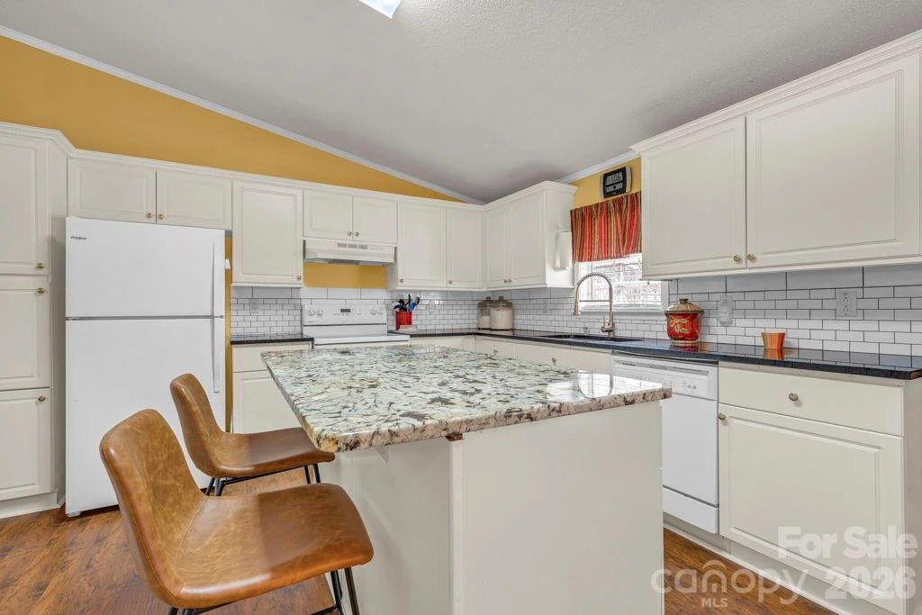 401 Lynn Gap Road - Photo 6