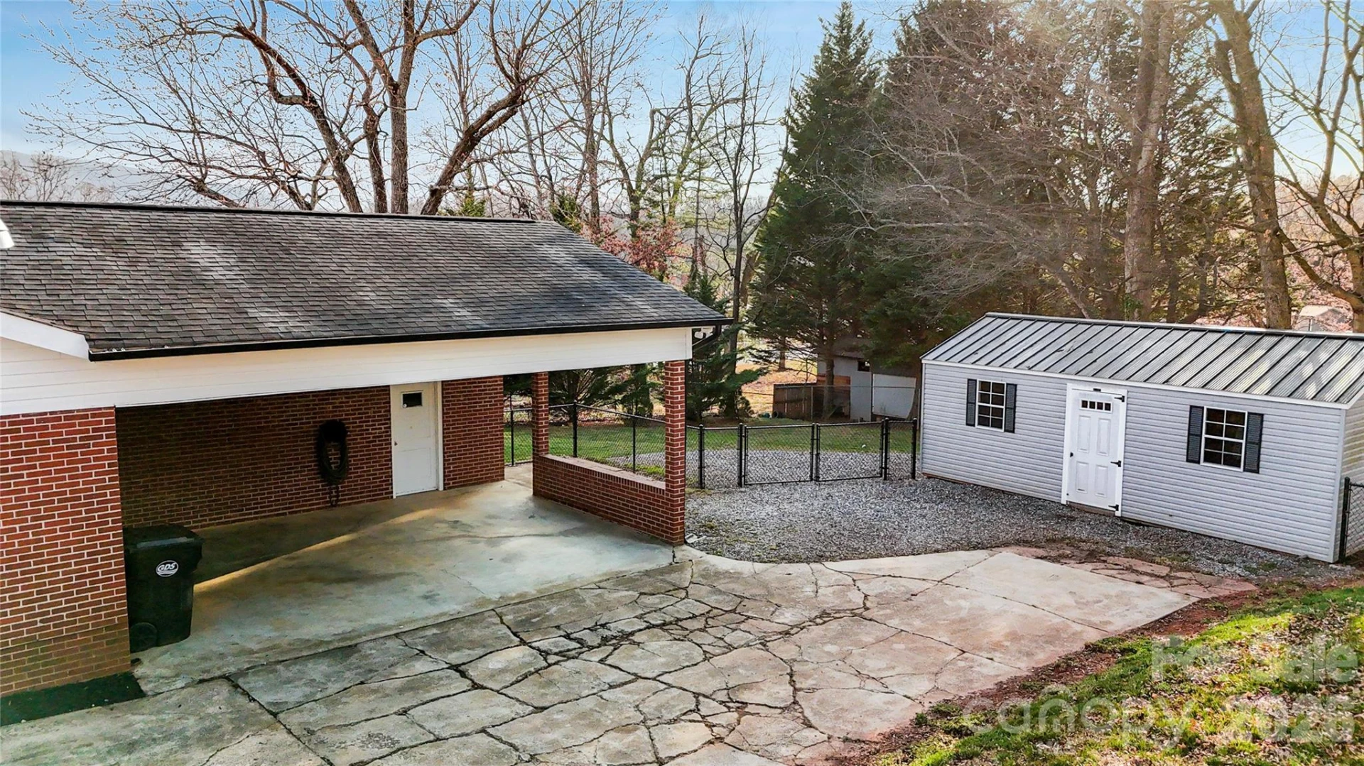 606 Park Avenue - Photo 4