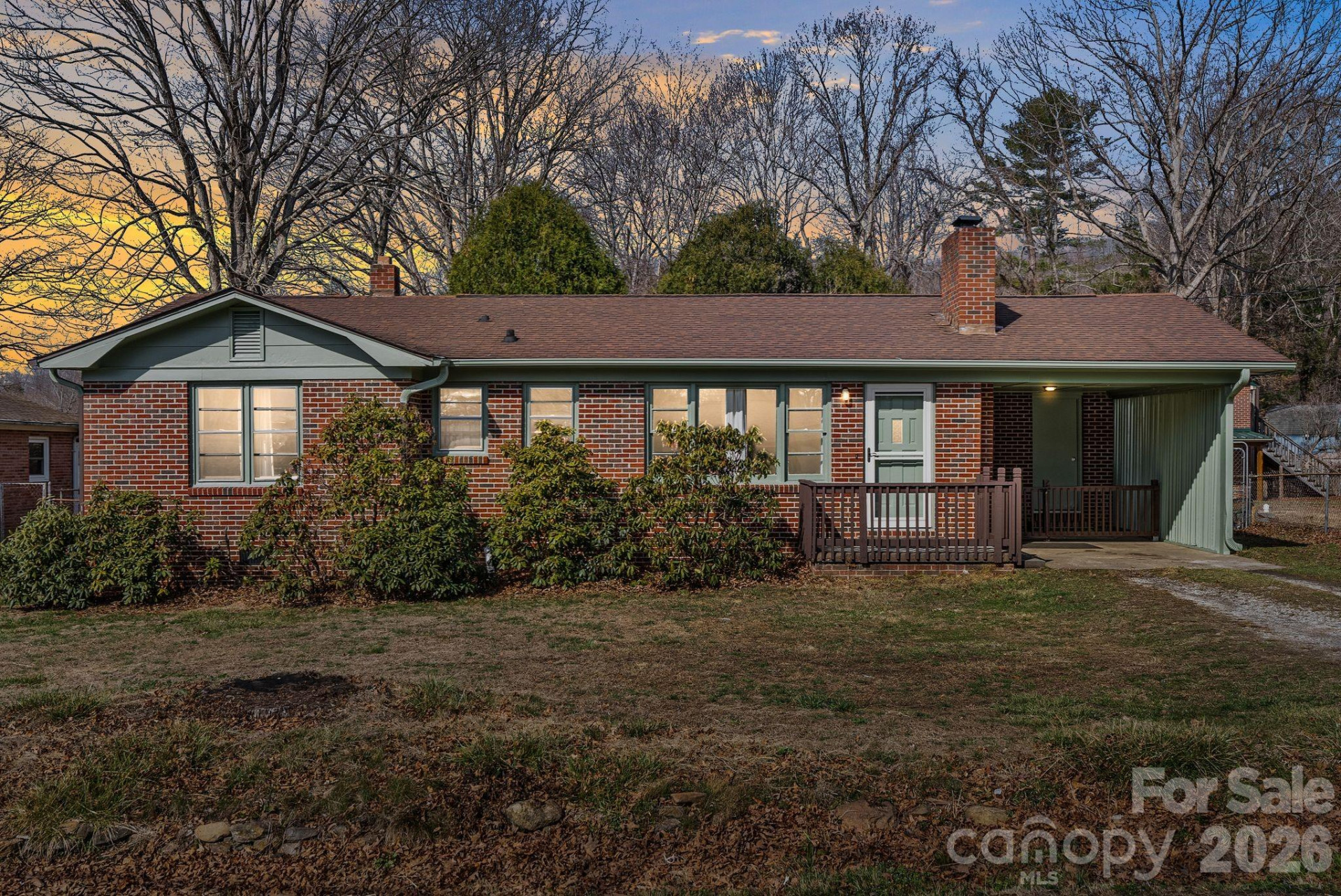 303 Stonewall Avenue - Photo 2