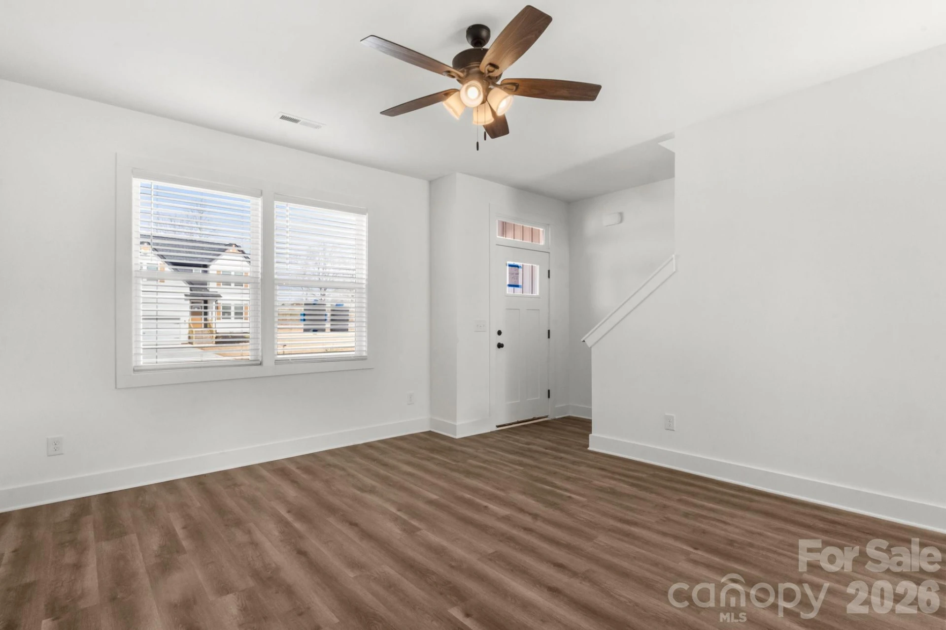 109 Indian Wells Court - Photo 2