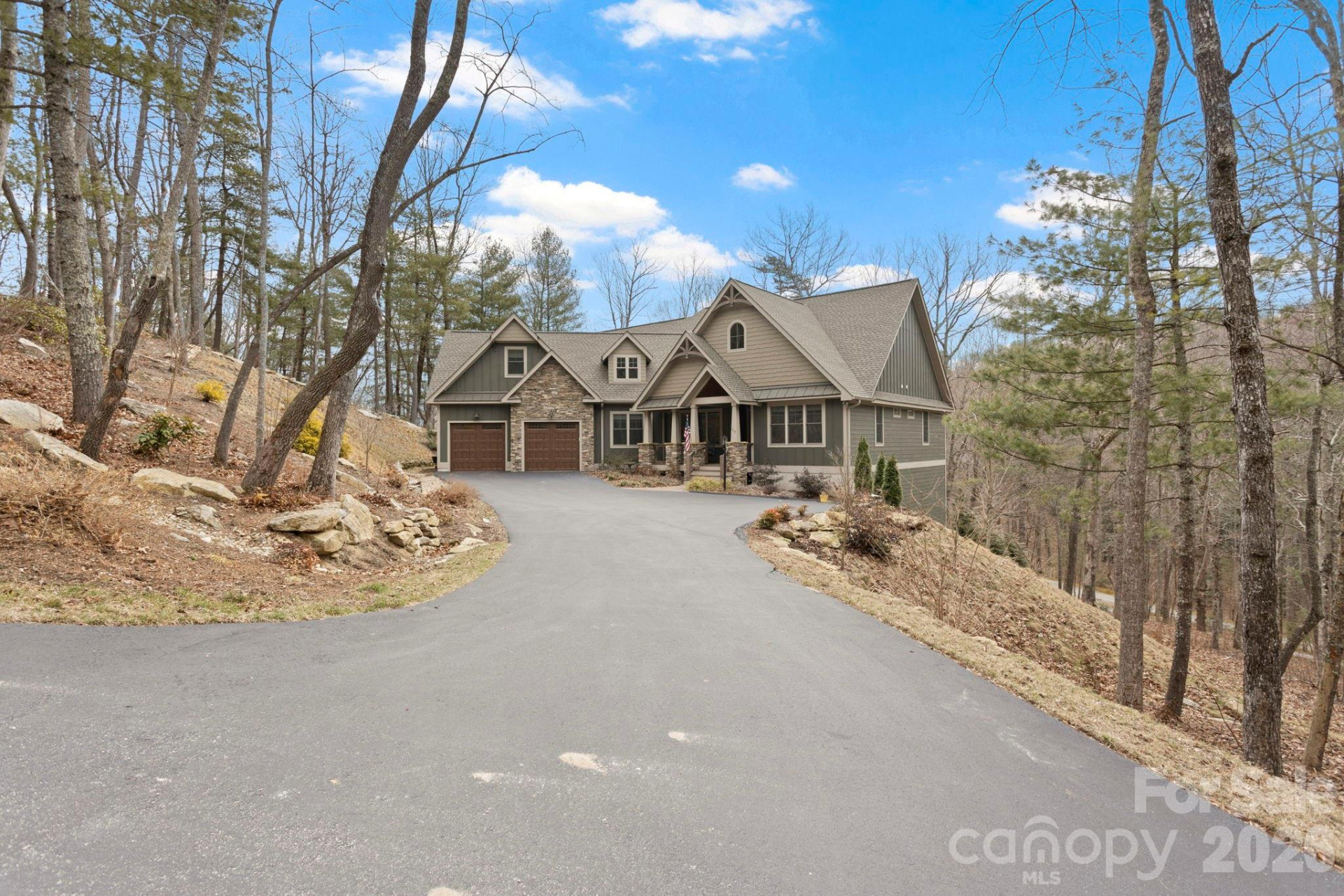 719 Overlook Drive - Photo 2