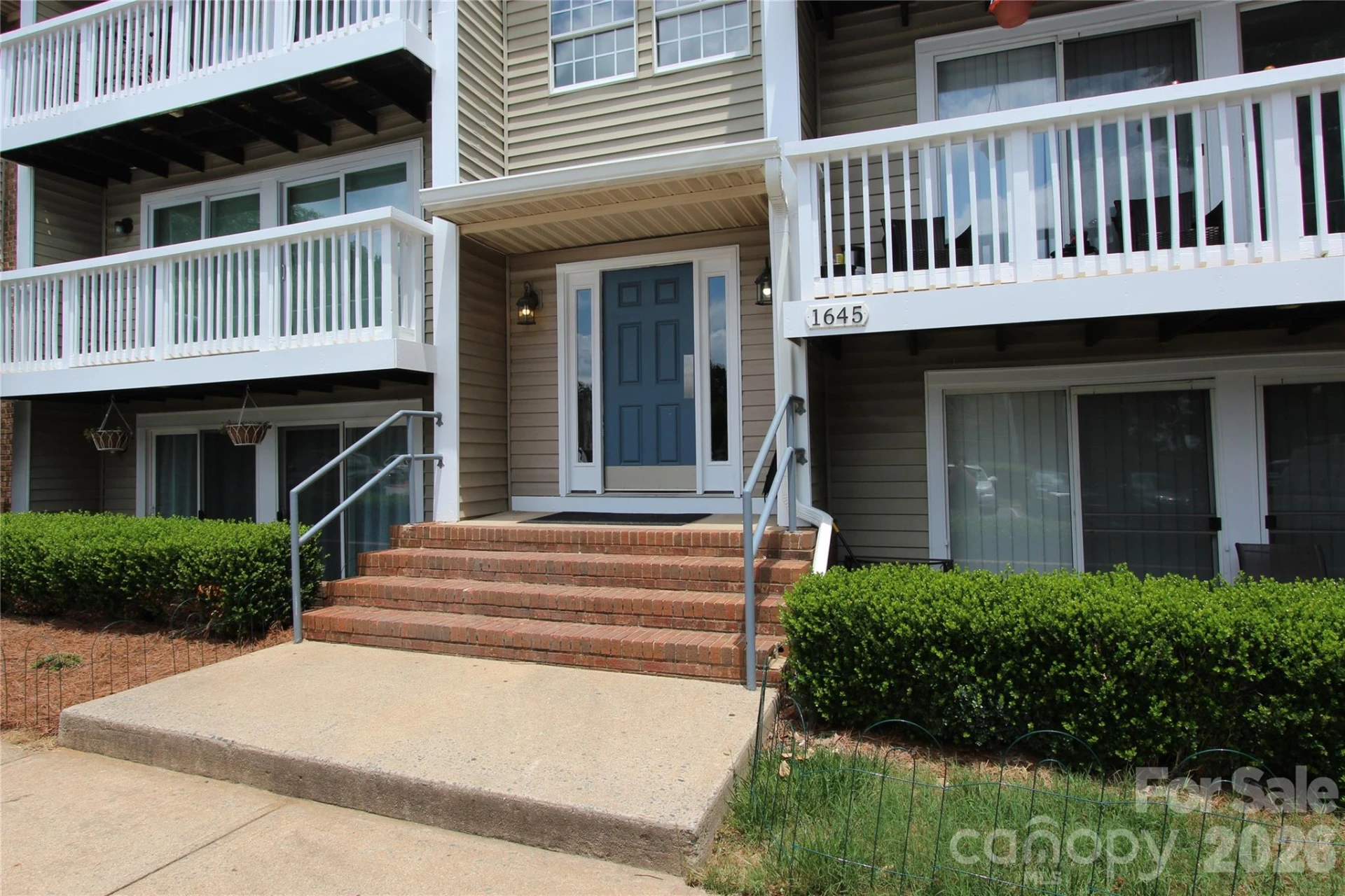 1645 Arlyn Circle #M - Photo 3