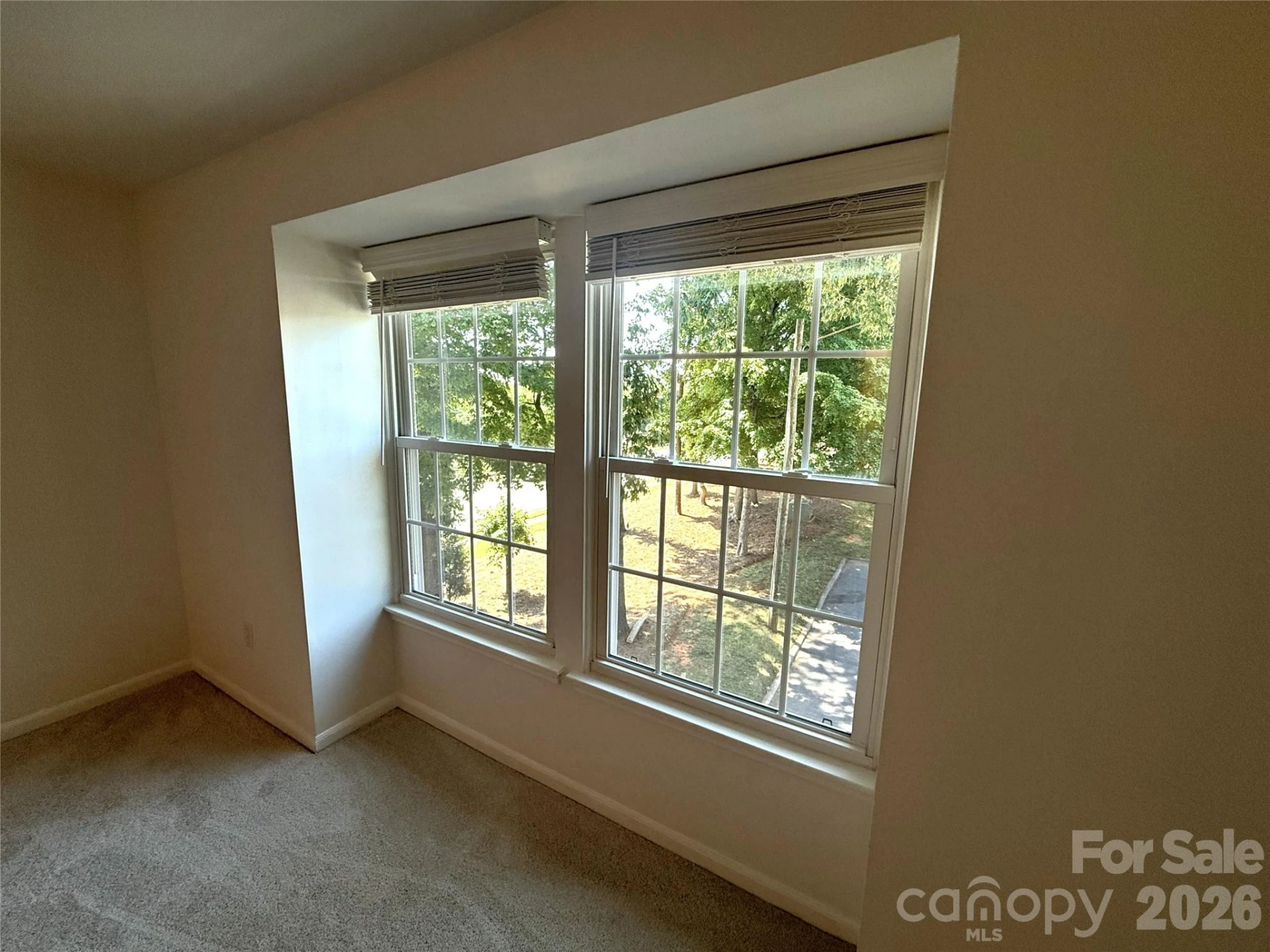 1645 Arlyn Circle #M - Photo 30