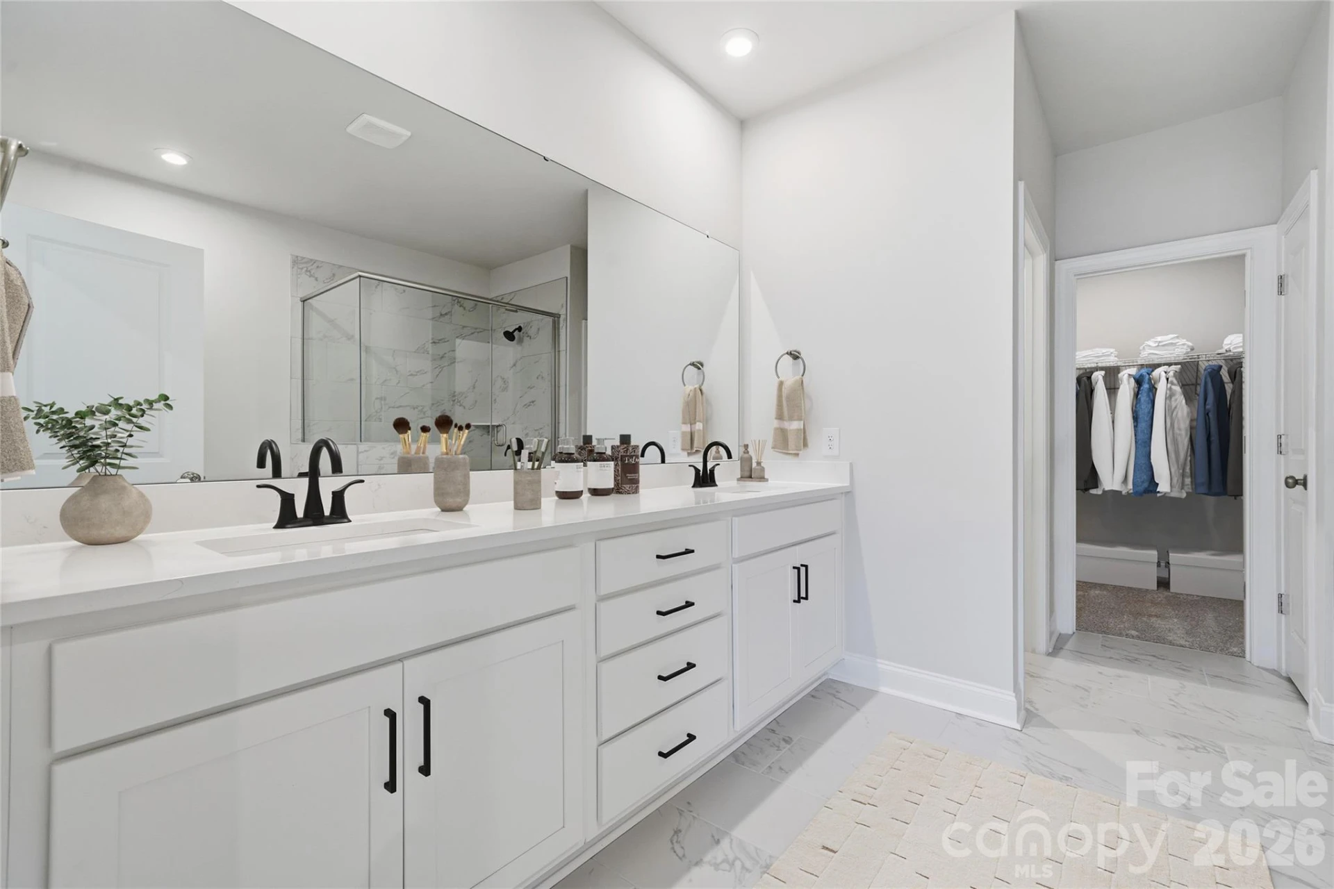 1845 Viewfield Road - Photo 4