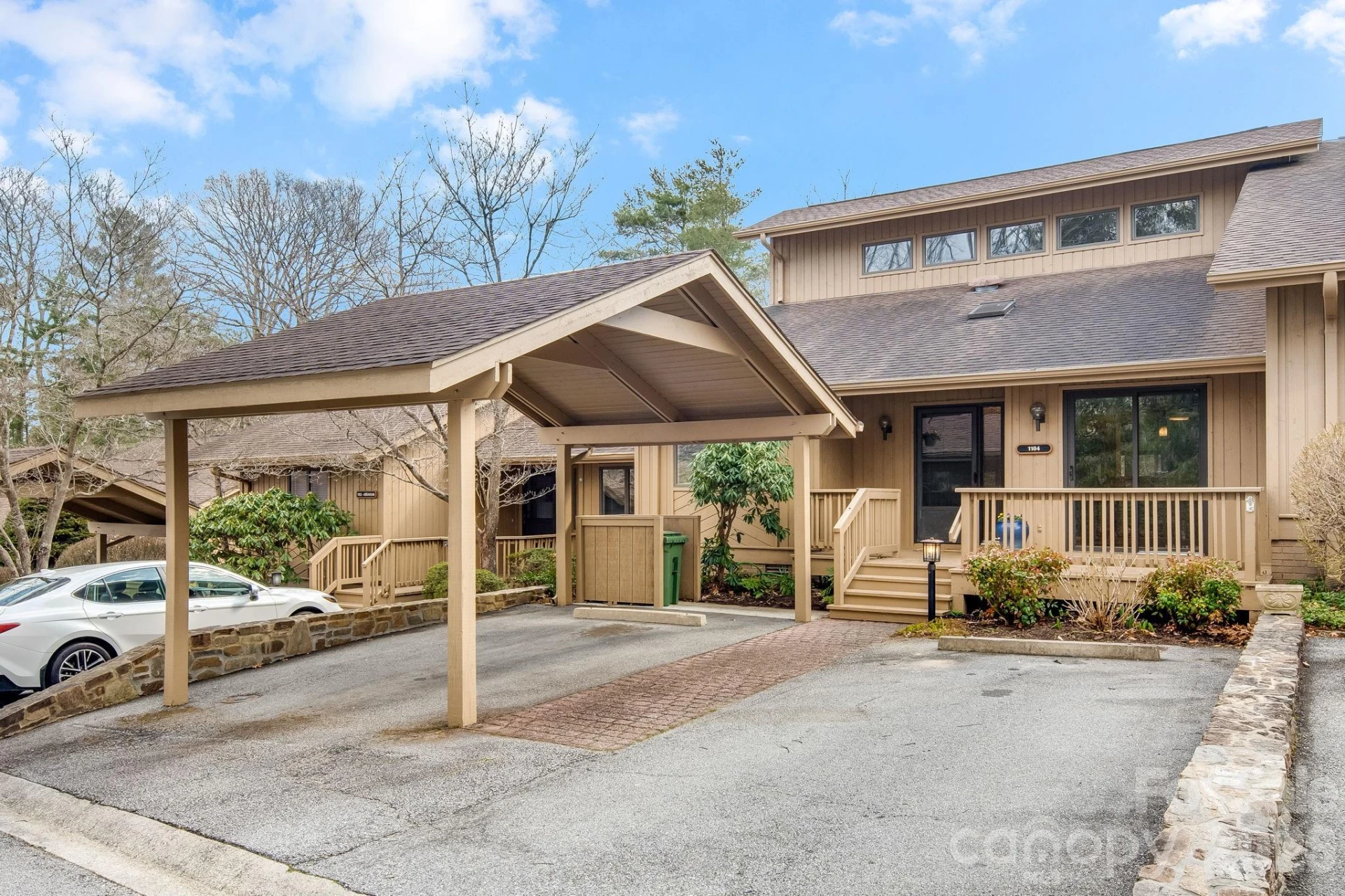 1104 Red Oak Drive