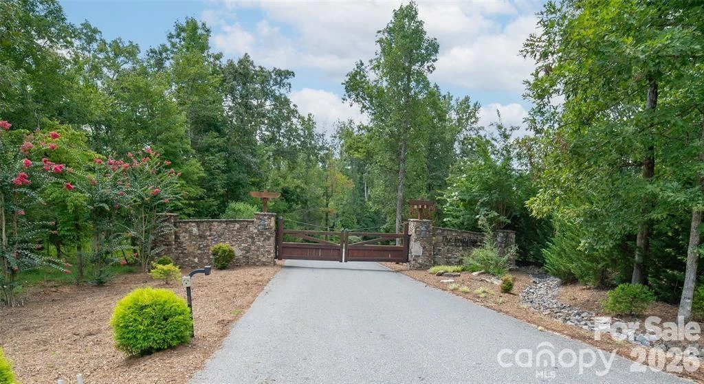 154 West Point Drive - Photo 3