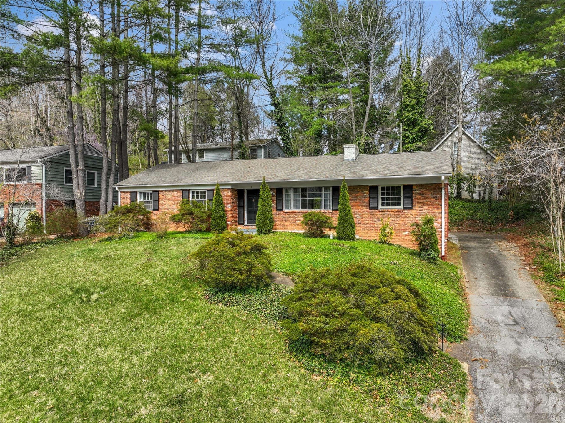 1 Clearbrook Road - Photo 3