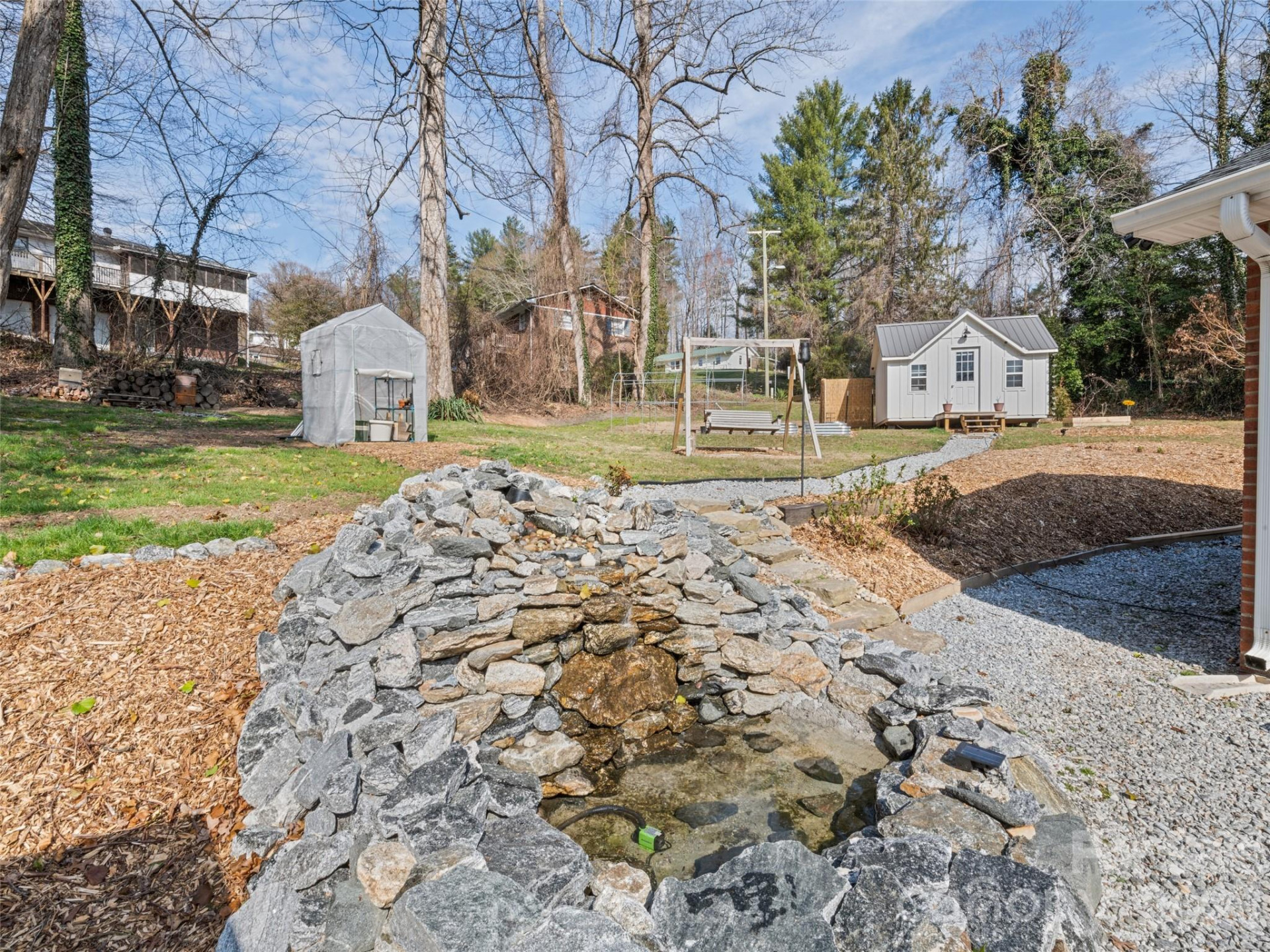 110 Ewart Drive - Photo 11