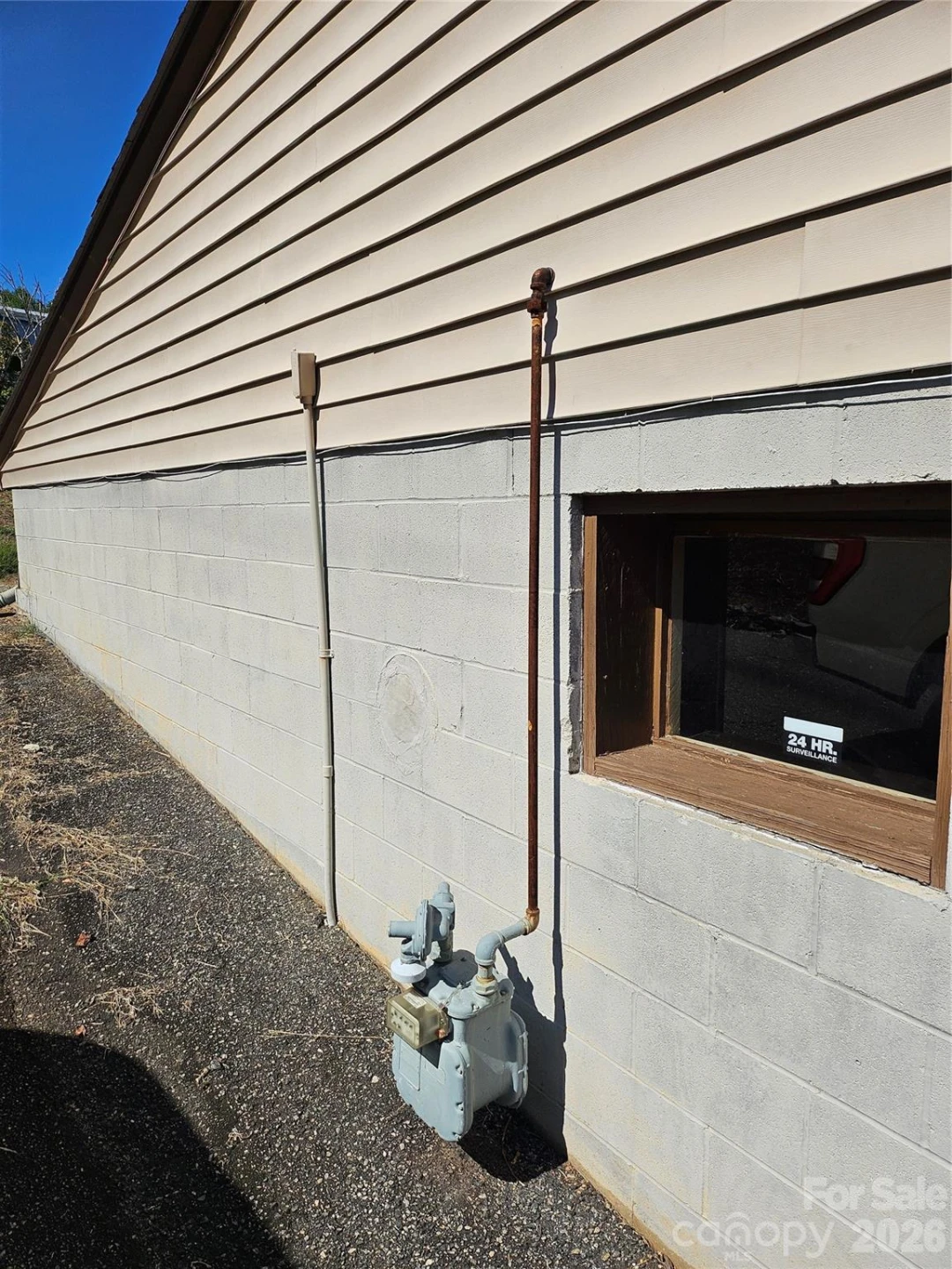 567 Mills Street - Photo 2