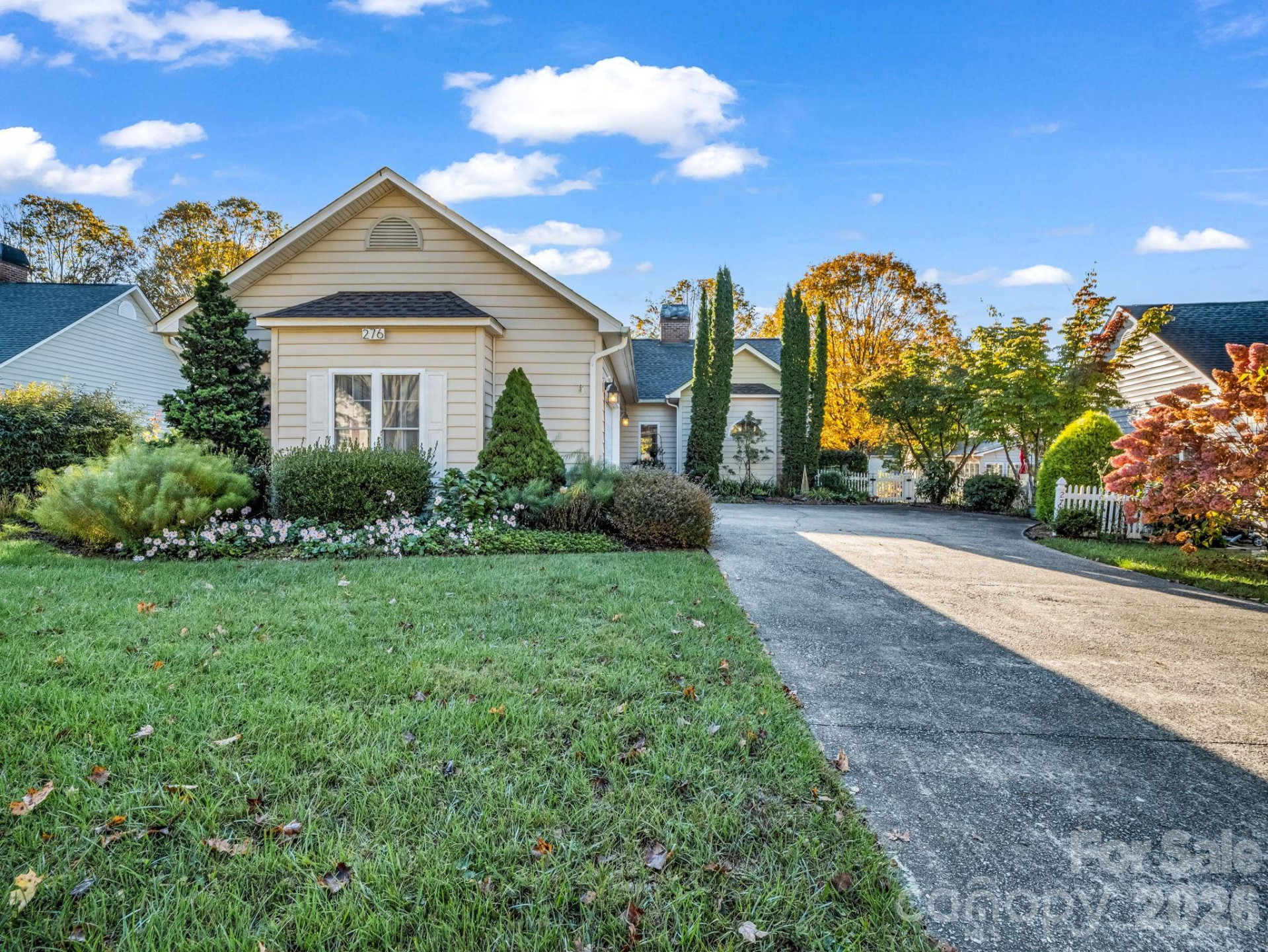 276 Cambridge Drive - Photo 2