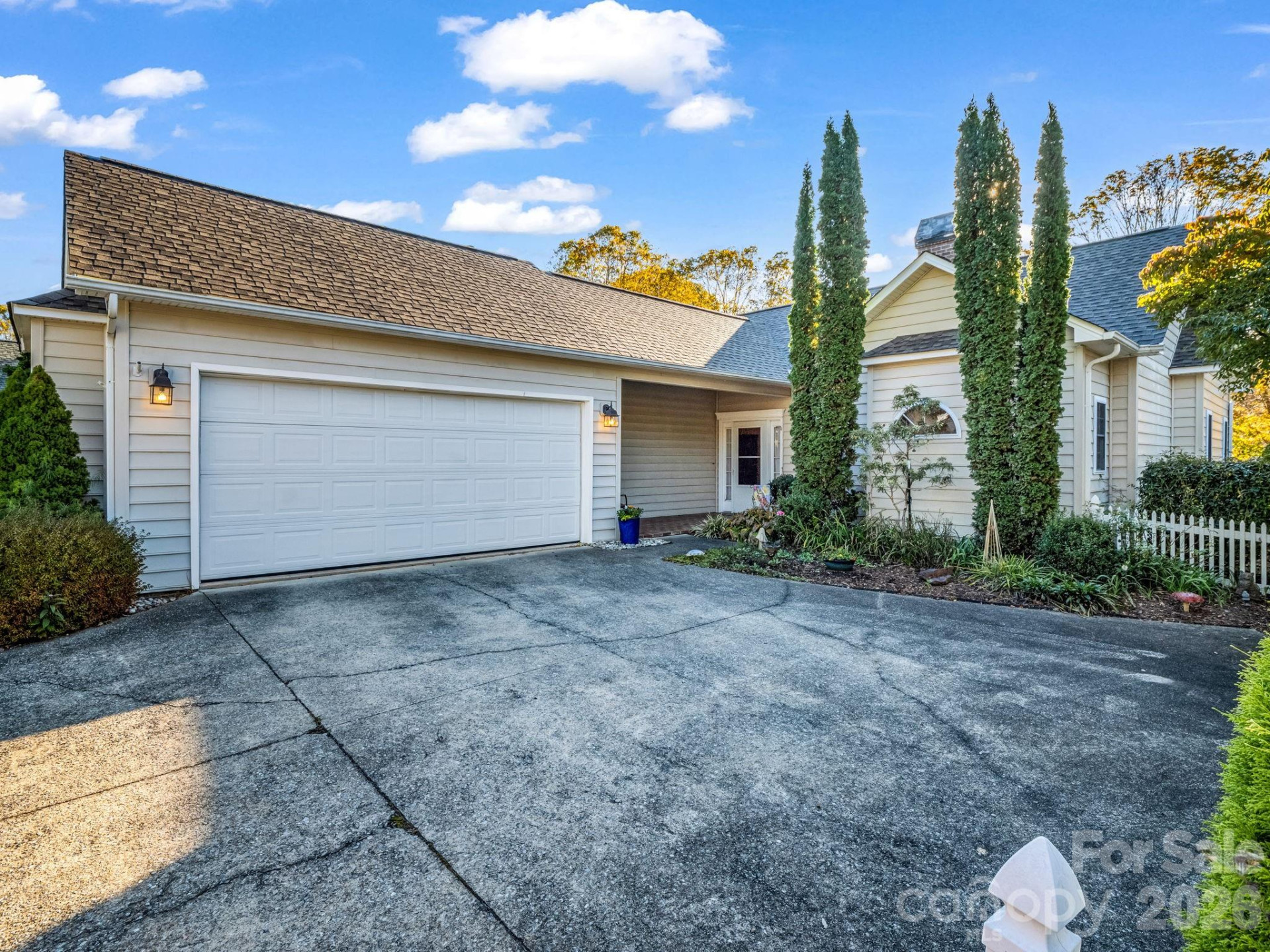 276 Cambridge Drive - Photo 3