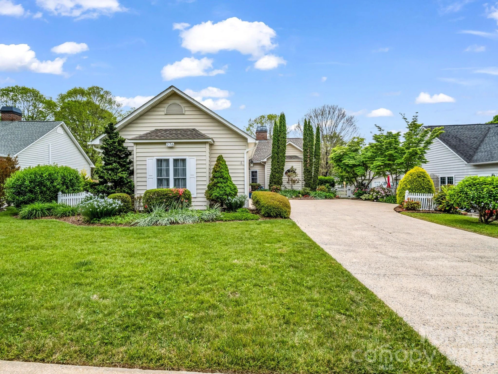 276 Cambridge Drive - Photo 3