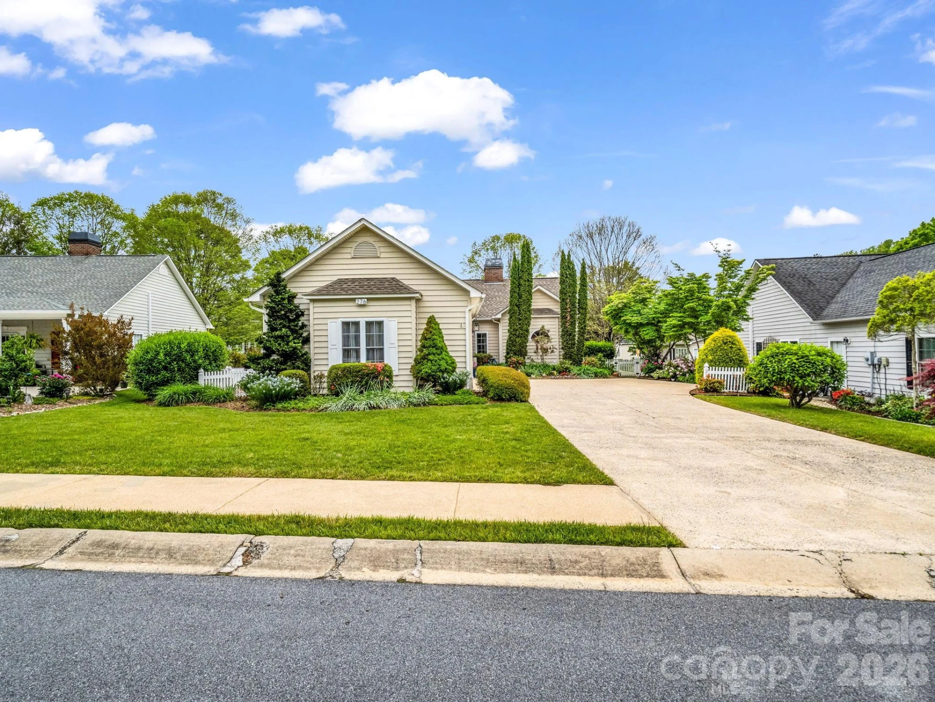 276 Cambridge Drive - Photo 4