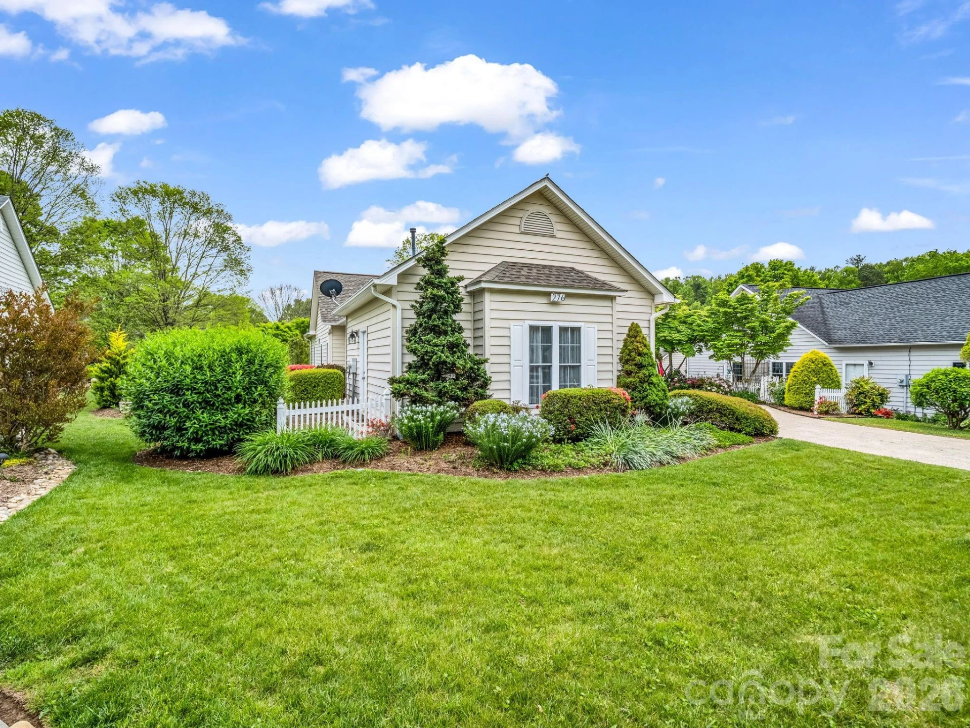 276 Cambridge Drive - Photo 5