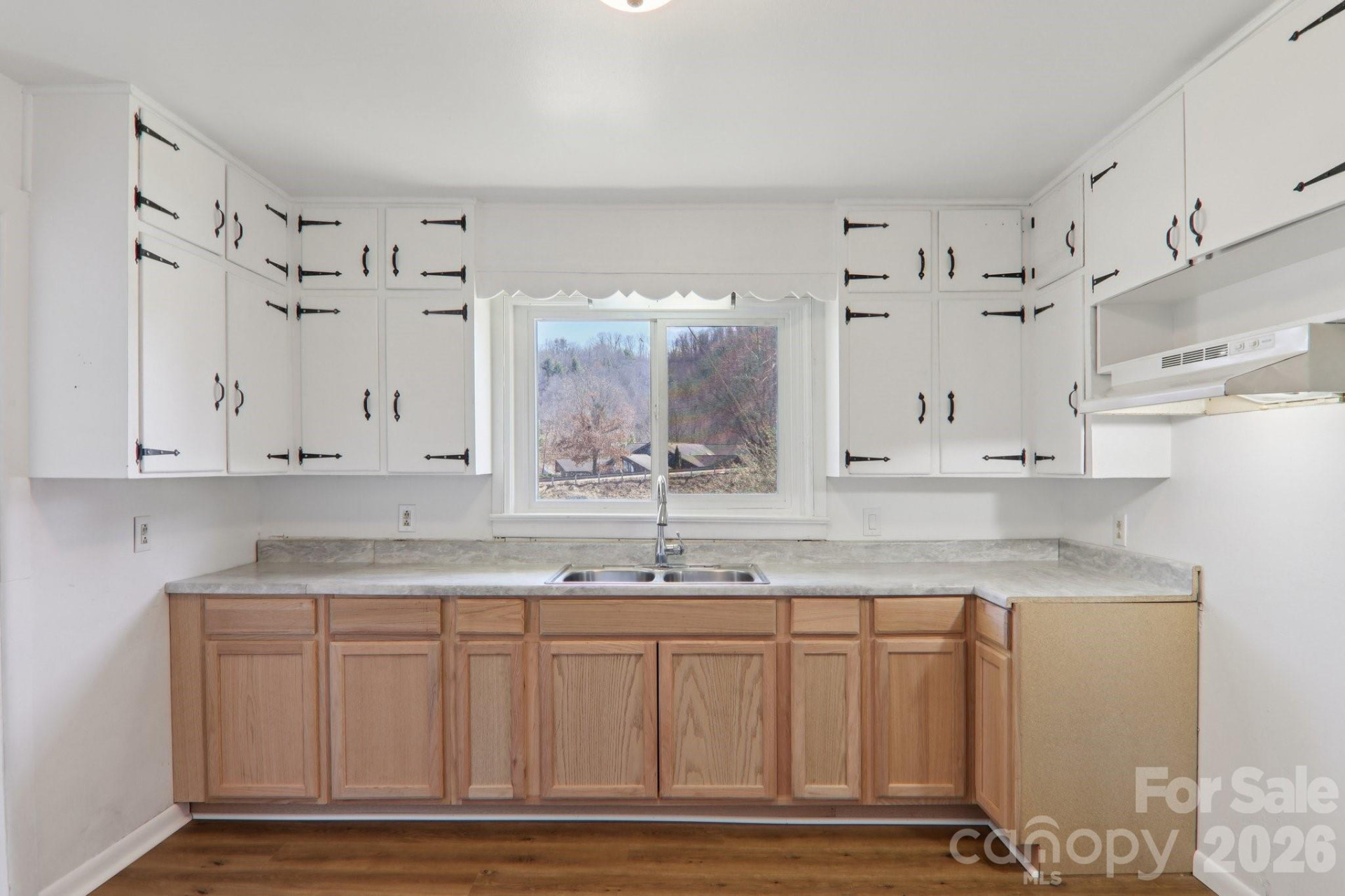 541 Paragon Parkway - Photo 11