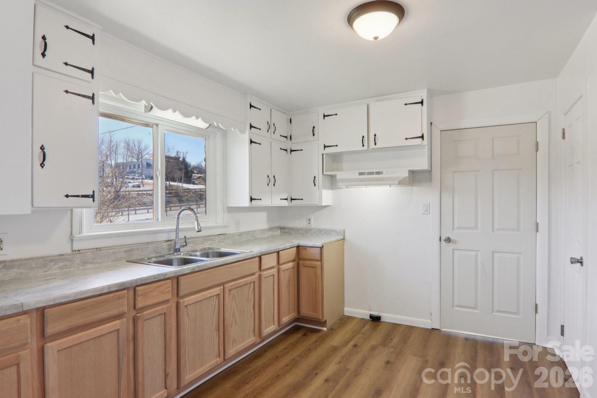 541 Paragon Parkway - Photo 12