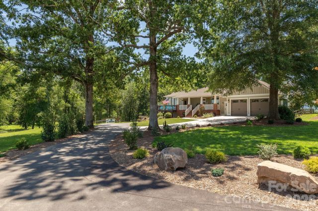 16 School House Road, Mills River, NC, 28759