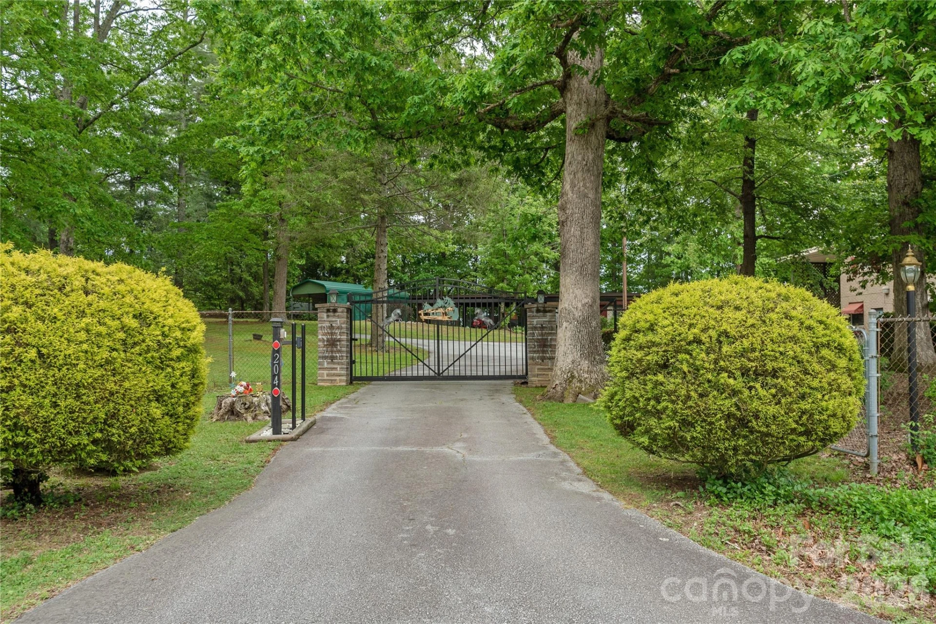 204 Reed Drive - Photo 2