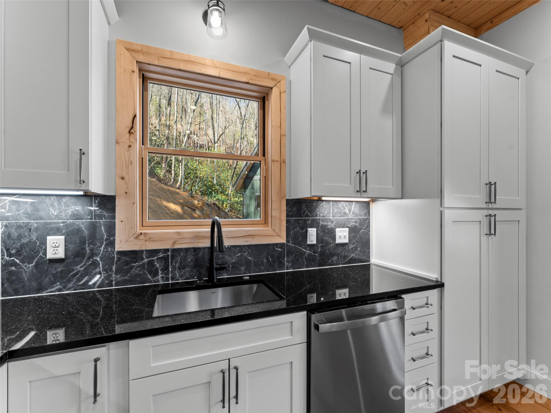 80-81 Villa Lane - Photo 19