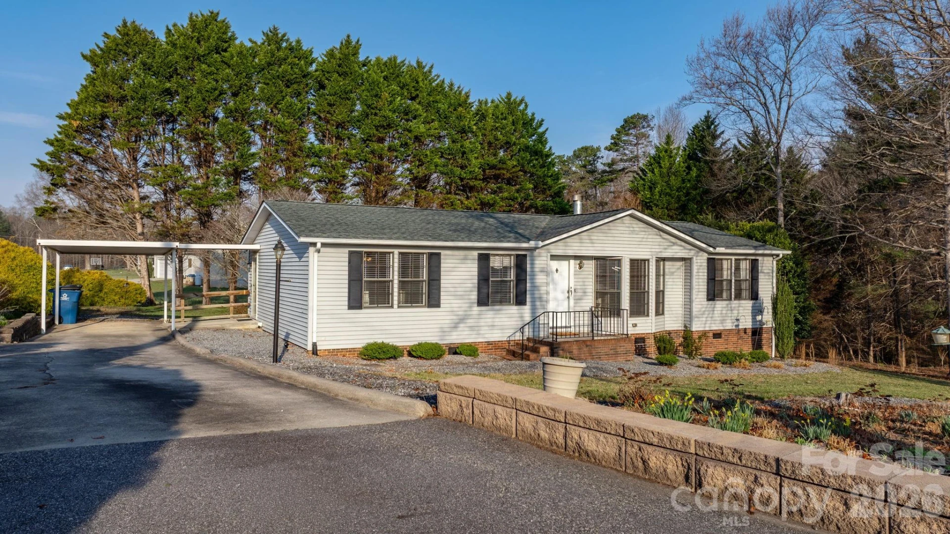 120 College Circle - Photo 2