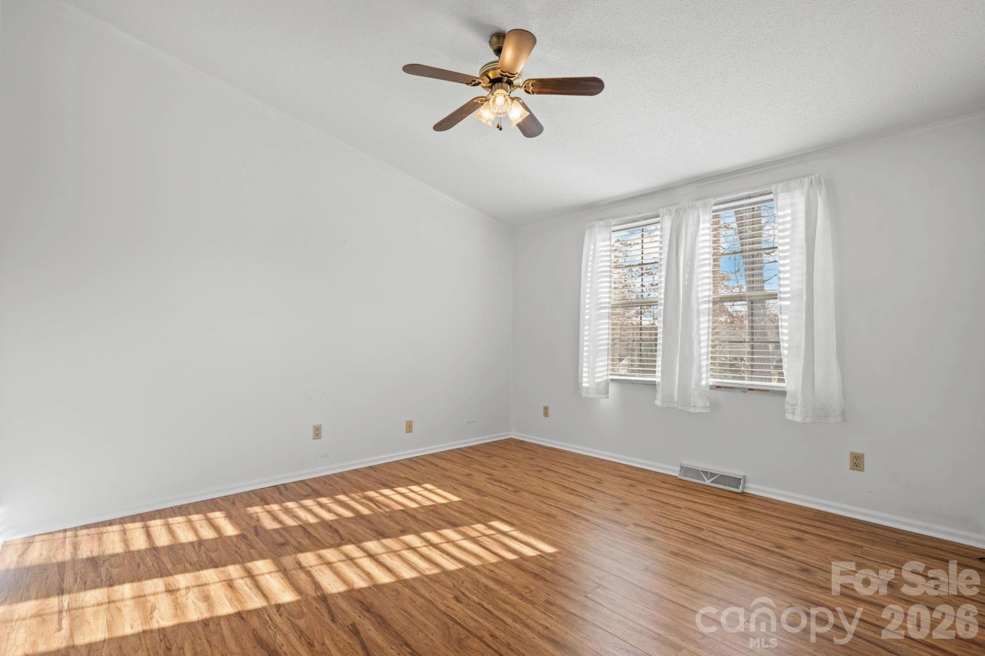 120 College Circle - Photo 18