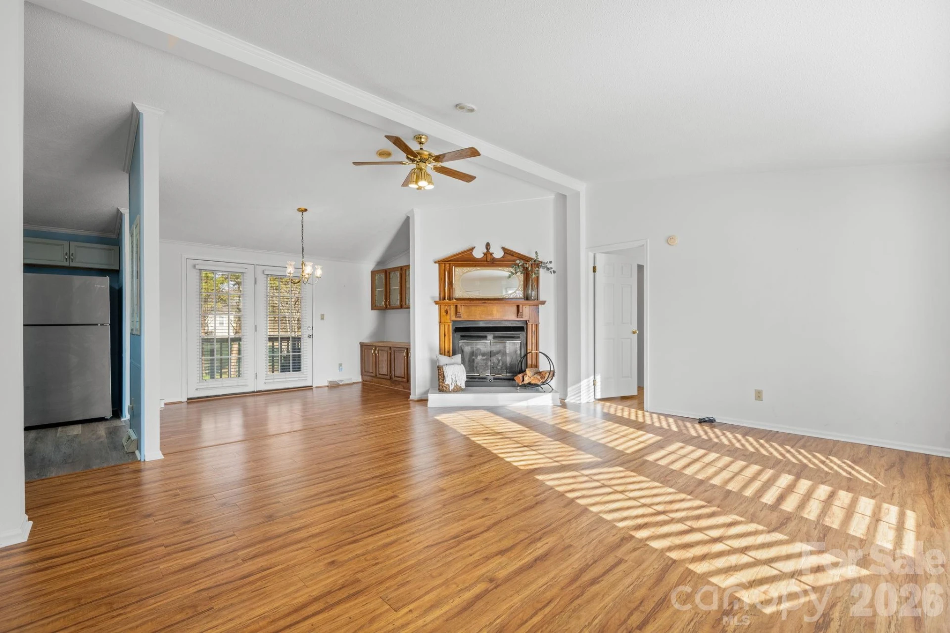 120 College Circle - Photo 5