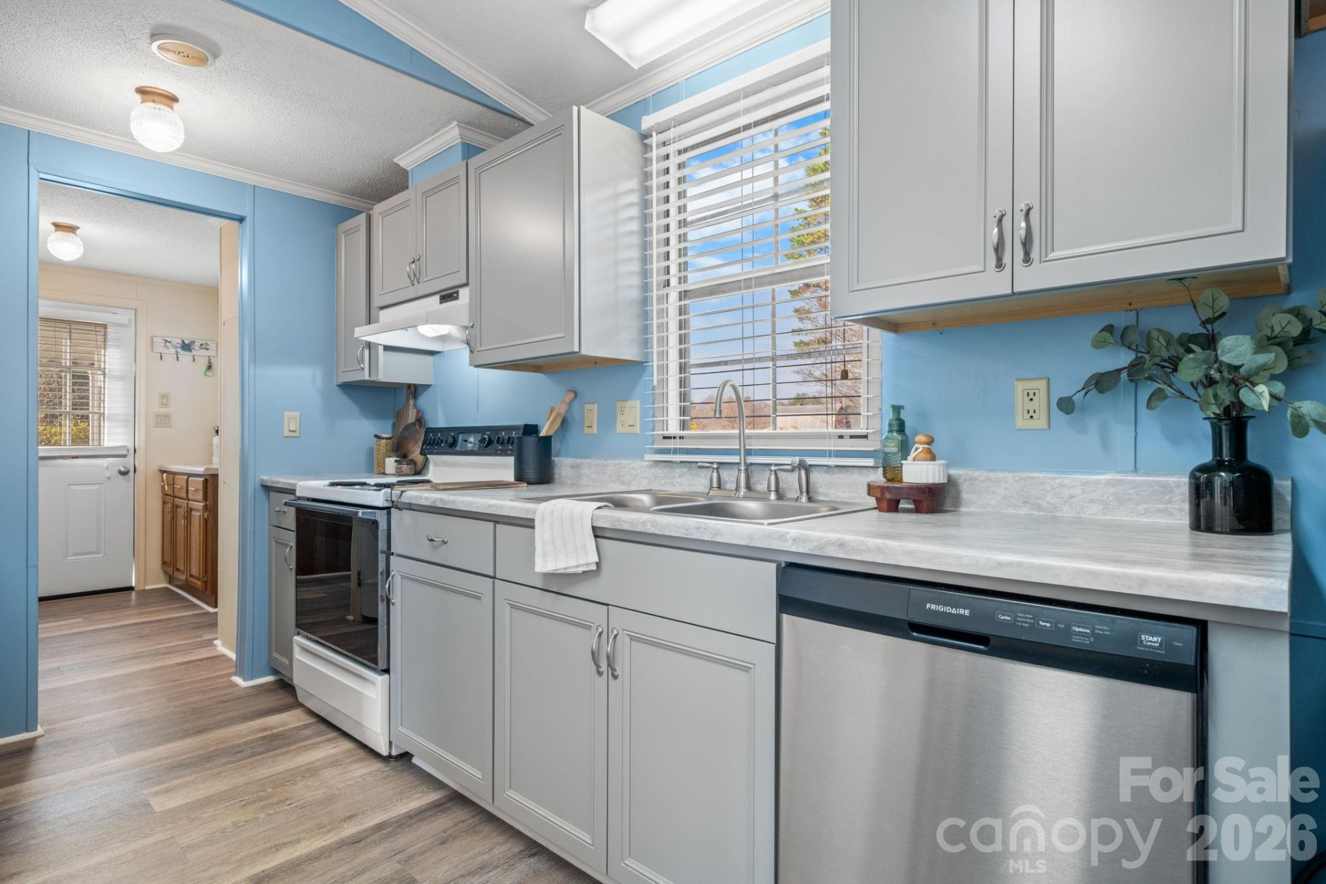 120 College Circle - Photo 8