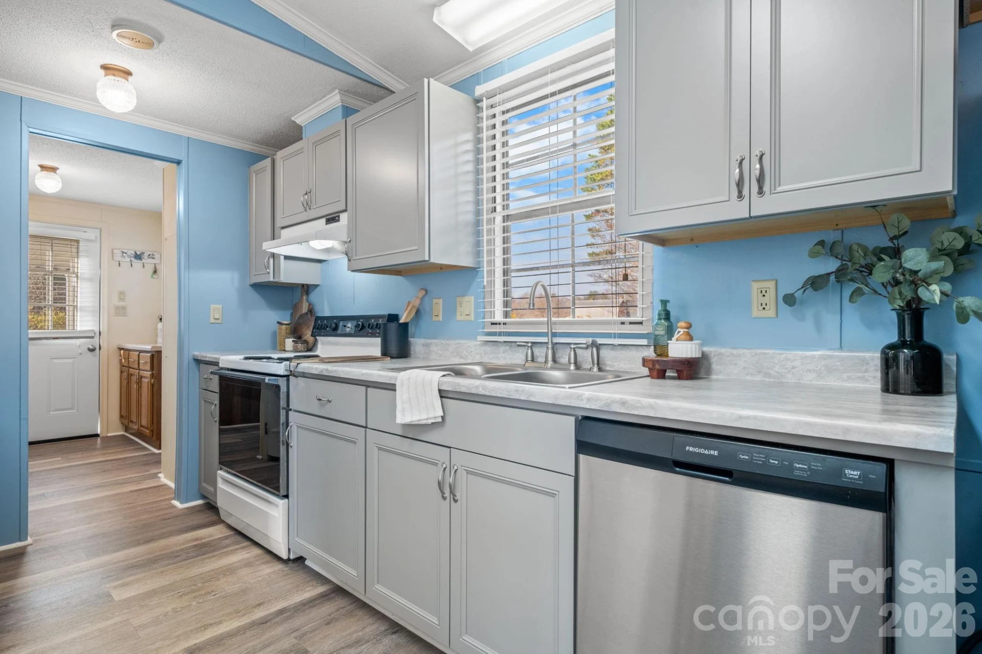 120 College Circle - Photo 8
